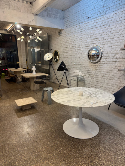 Table en marbre signée ARKANA de 1970