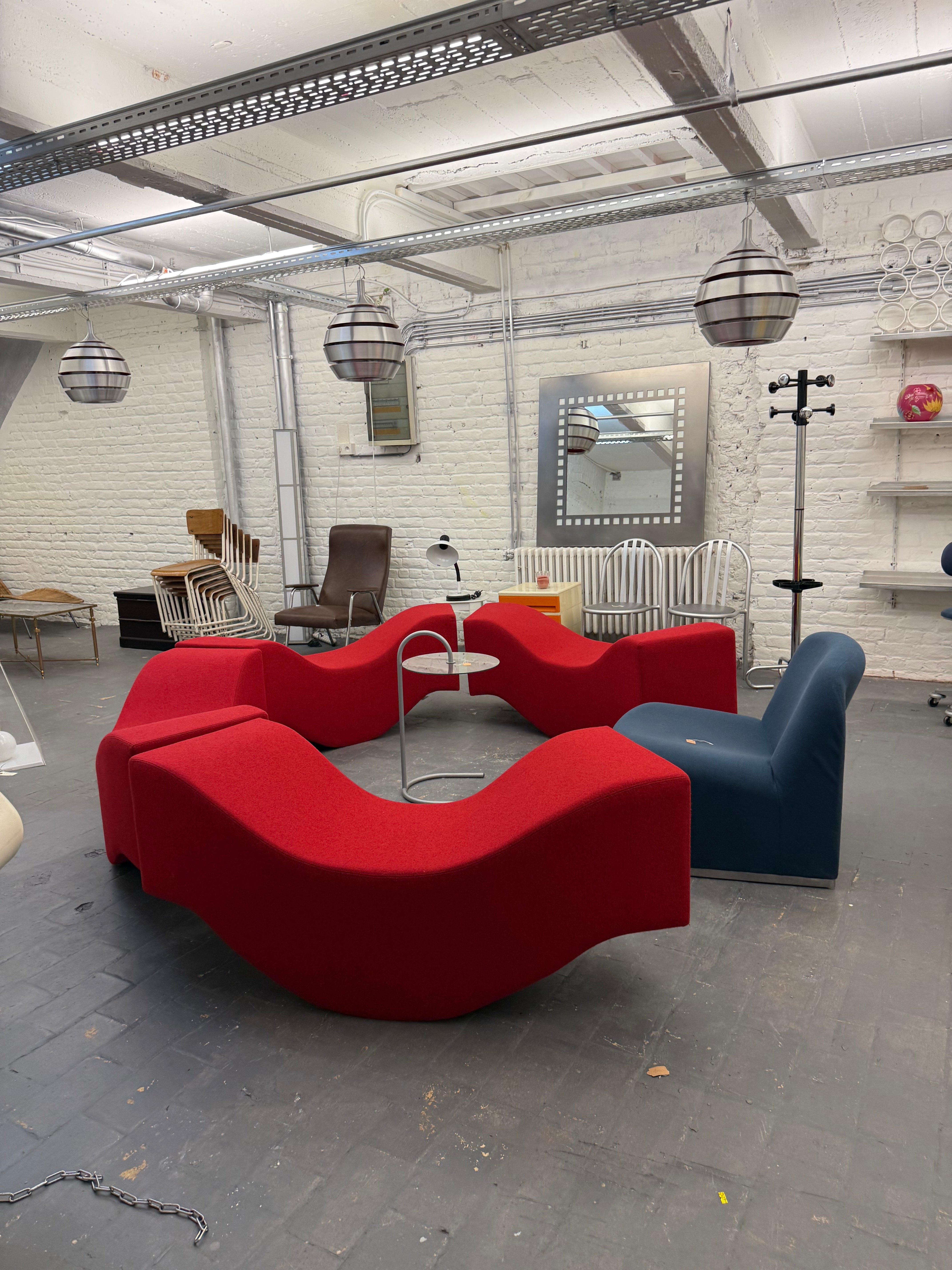 Fauteuil en vague design rouge et tissu