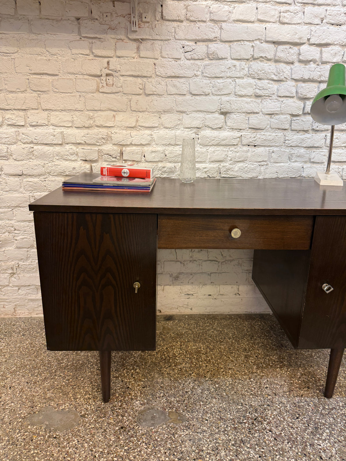 Bureau vintage brun foncé 1970