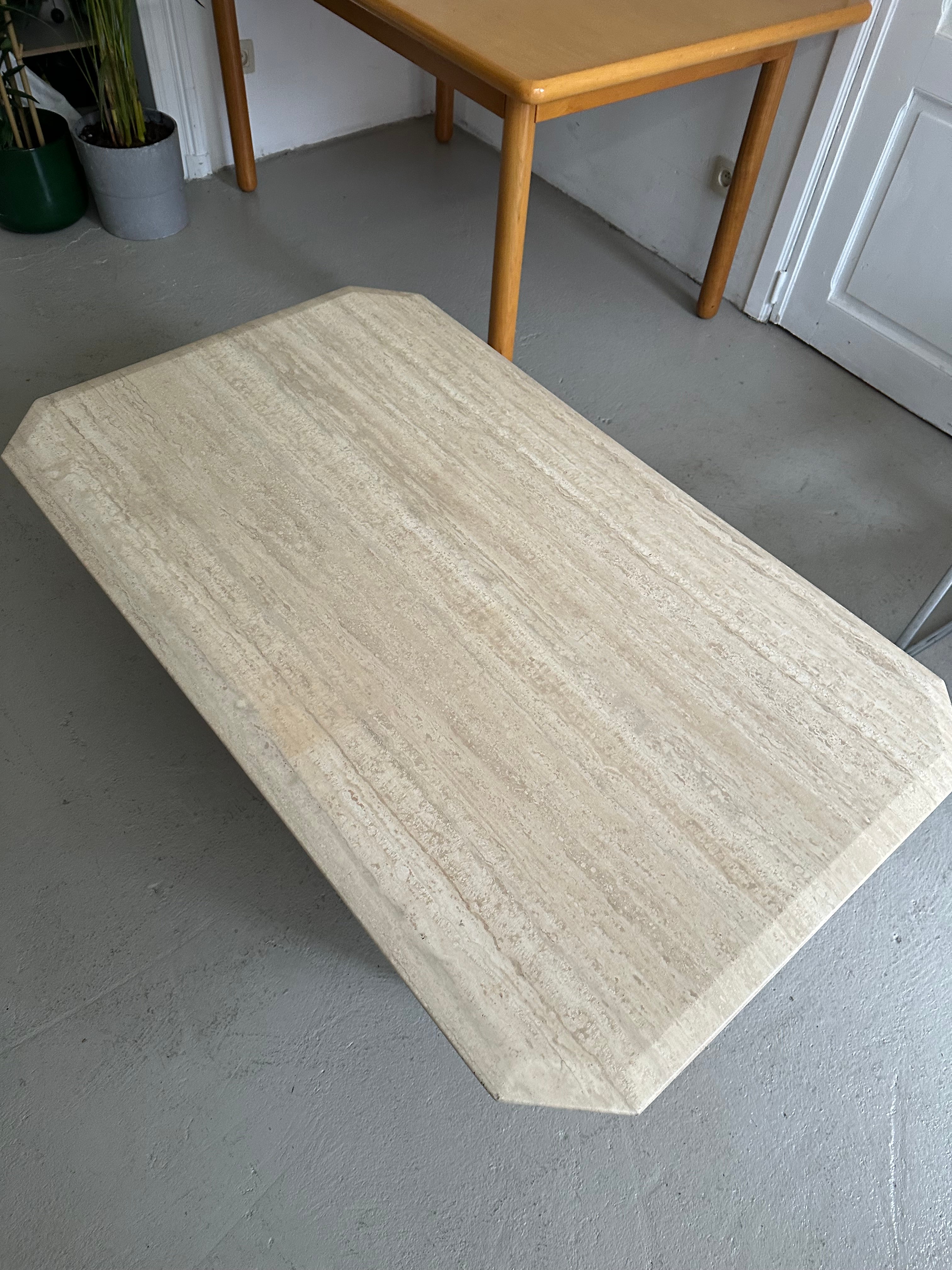 Table basse en travertin