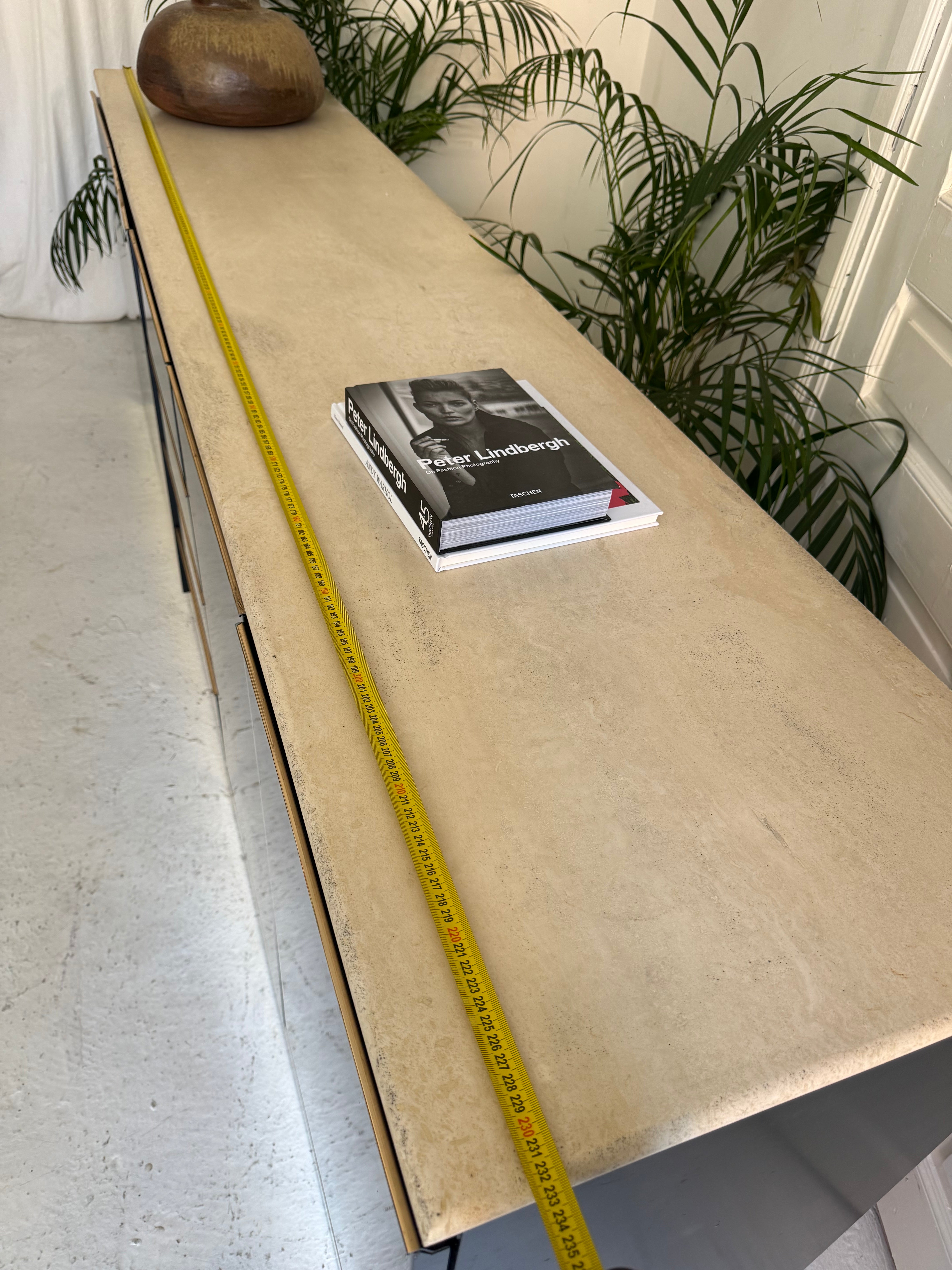 Enfilade vintage en travertin et laiton