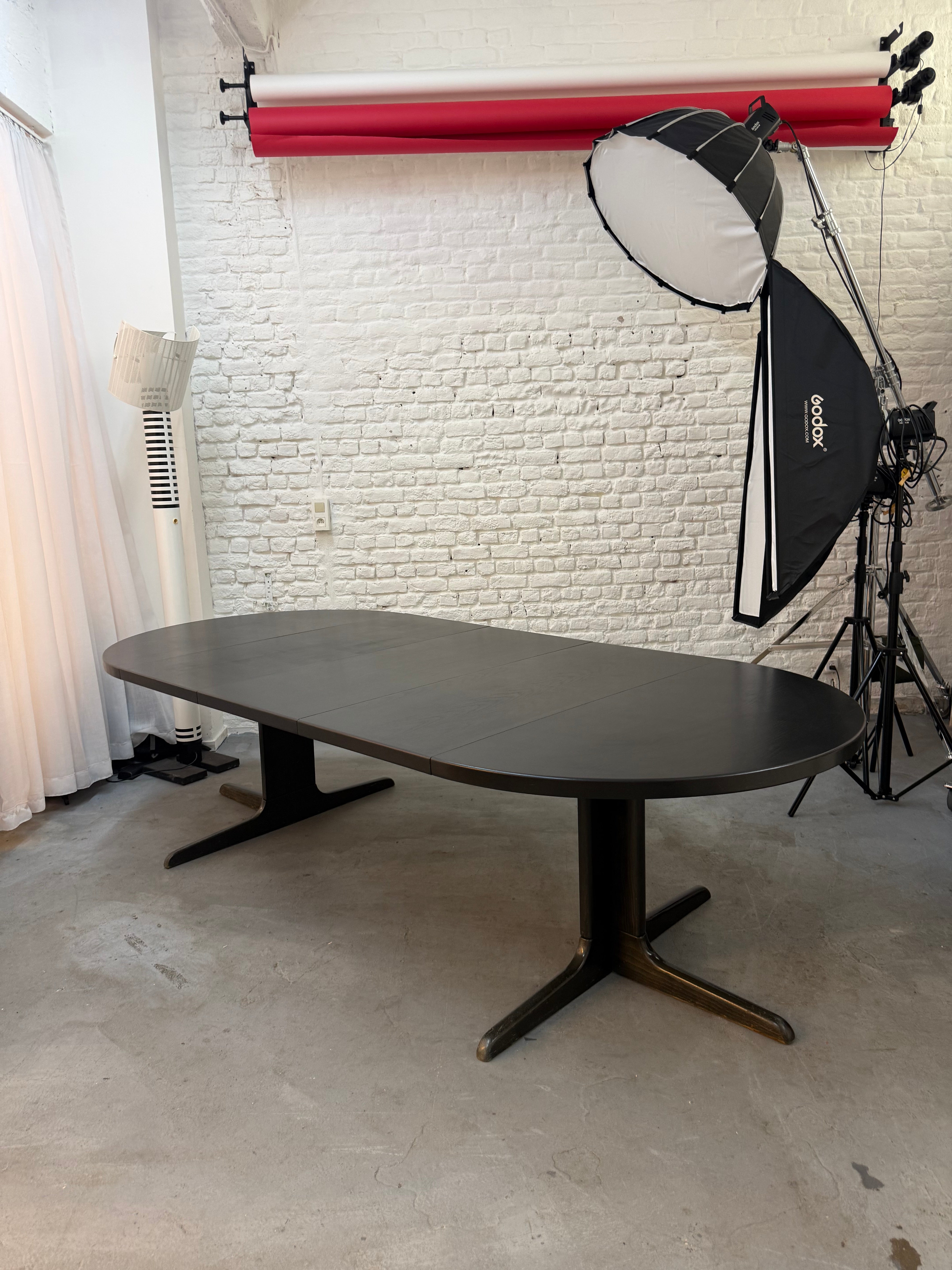 Table scandinave en bois noir