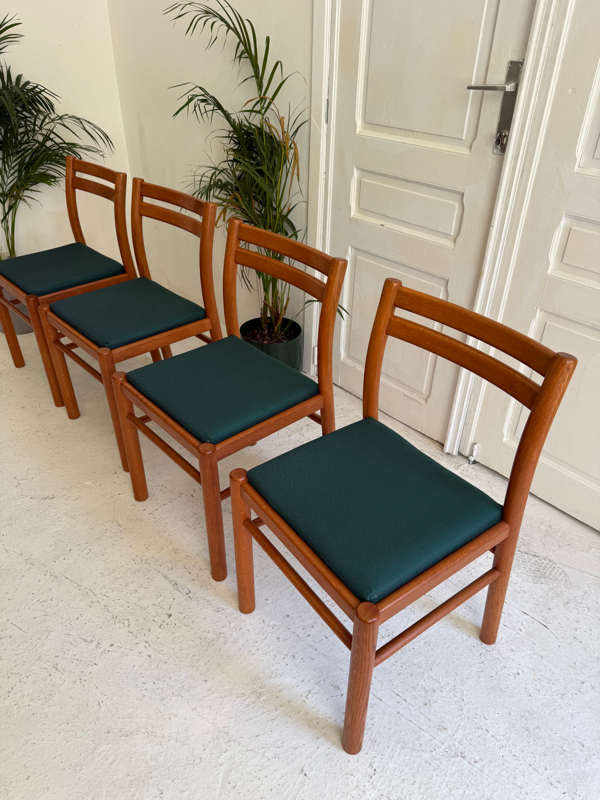 4 chaises Hedem team design en teck