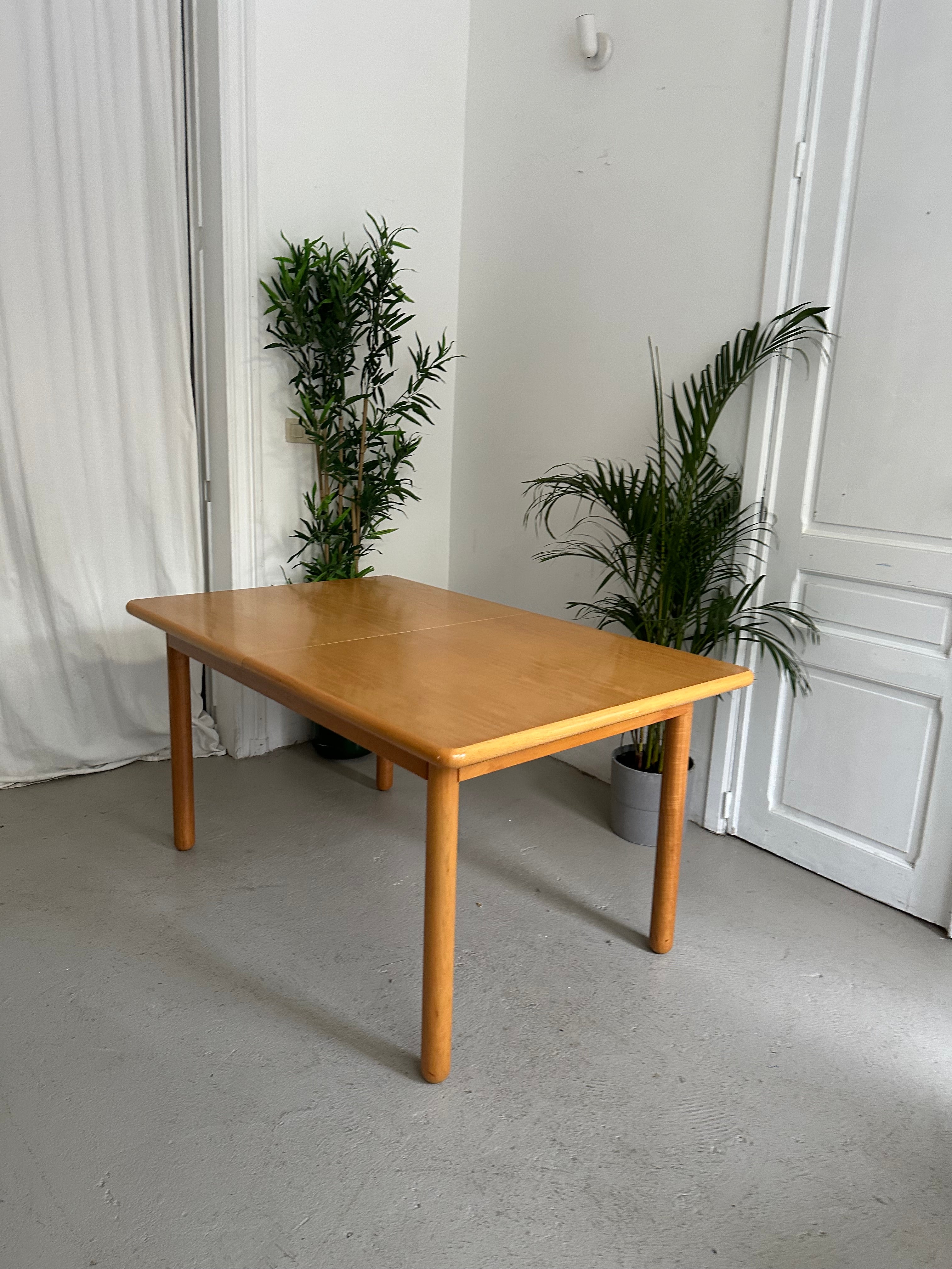 Table en bois massif extensible