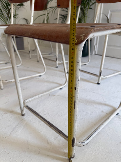8 chaises vintage en bois