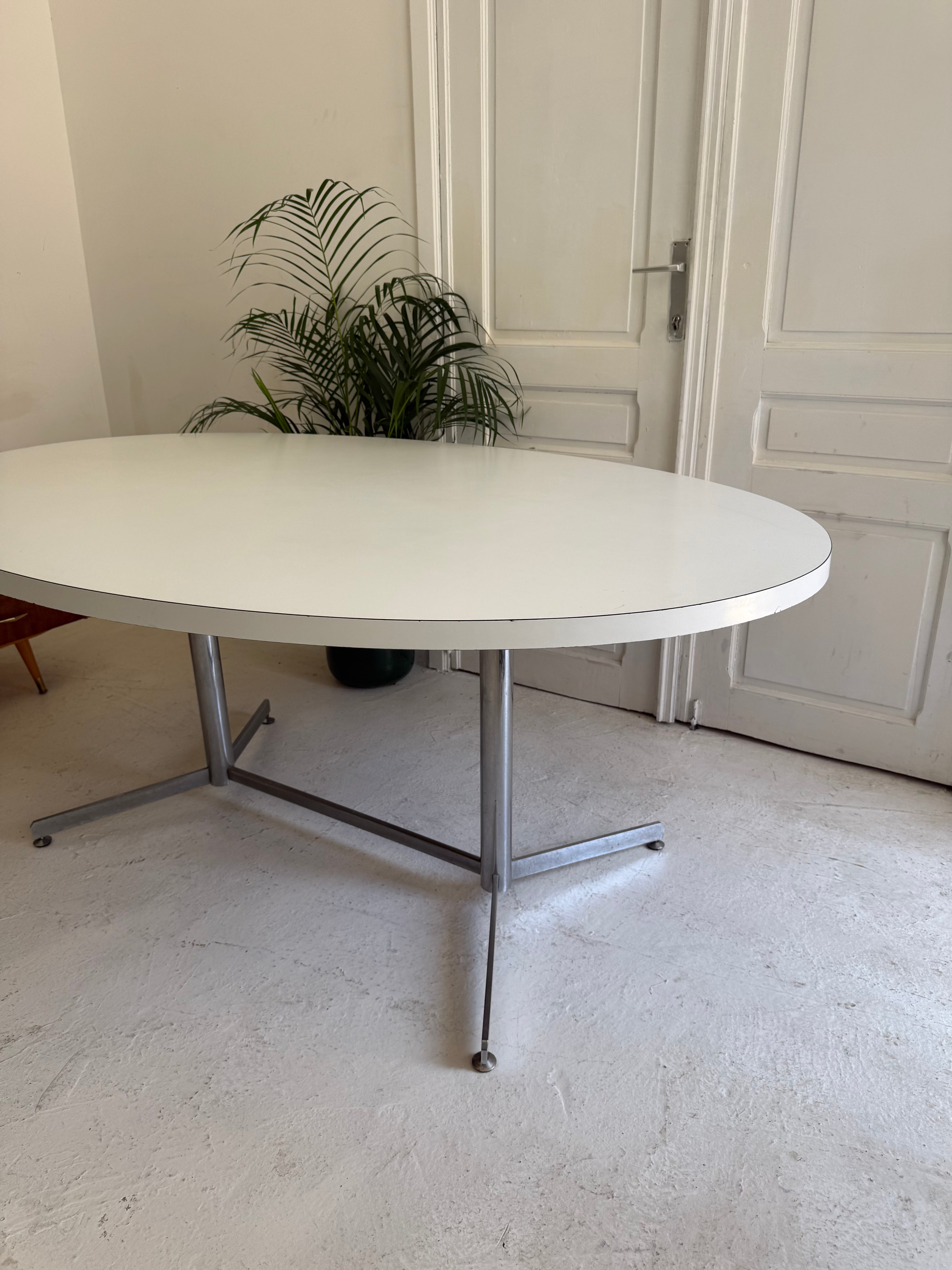 Table ovale design 1970