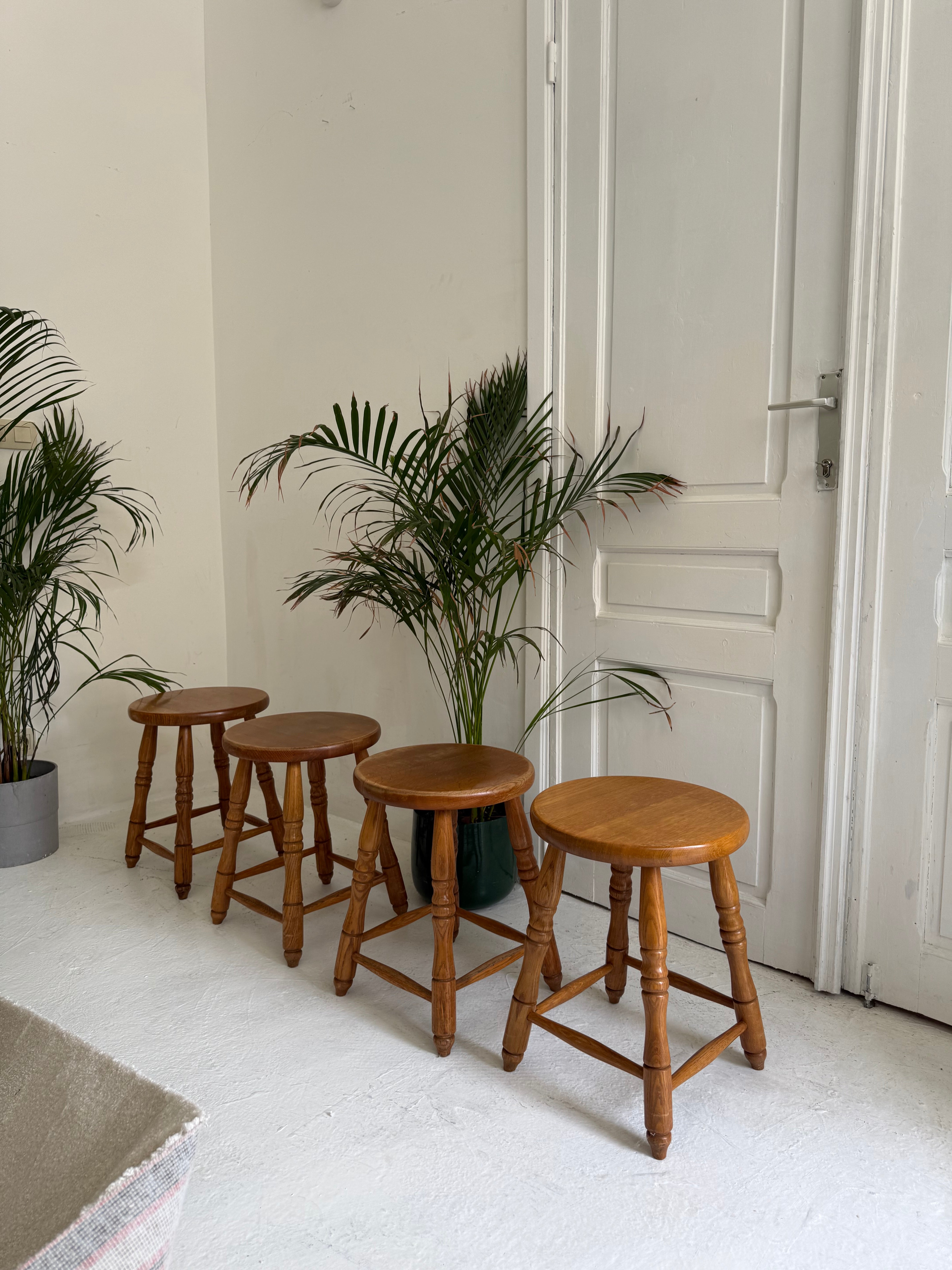 4 tabourets en bois