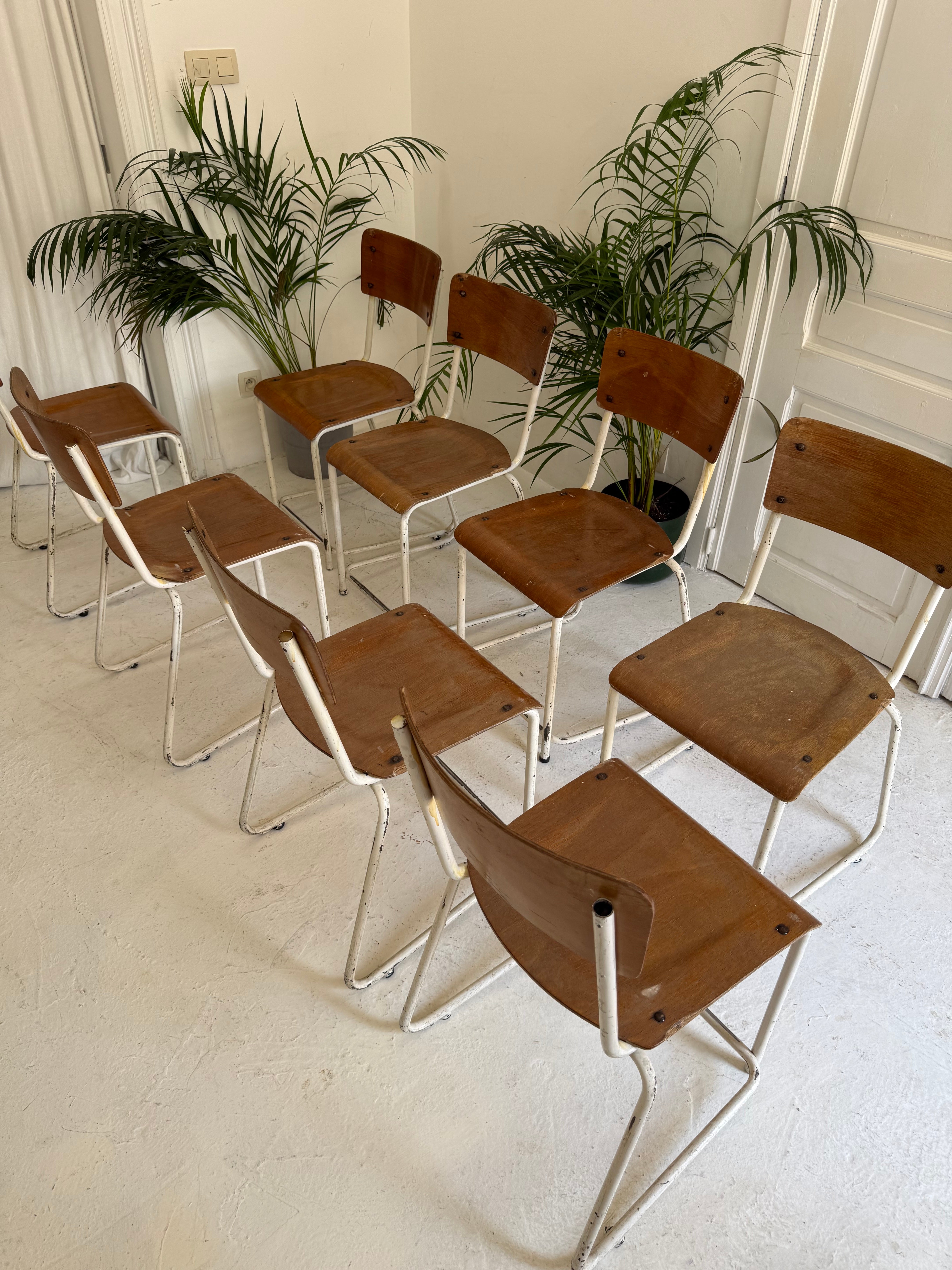 8 chaises vintage en bois