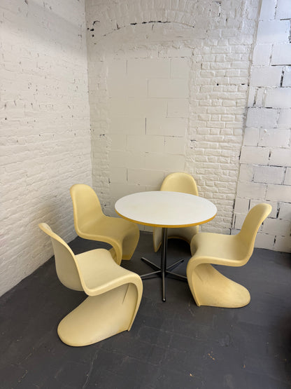 4 chaise design en plastique