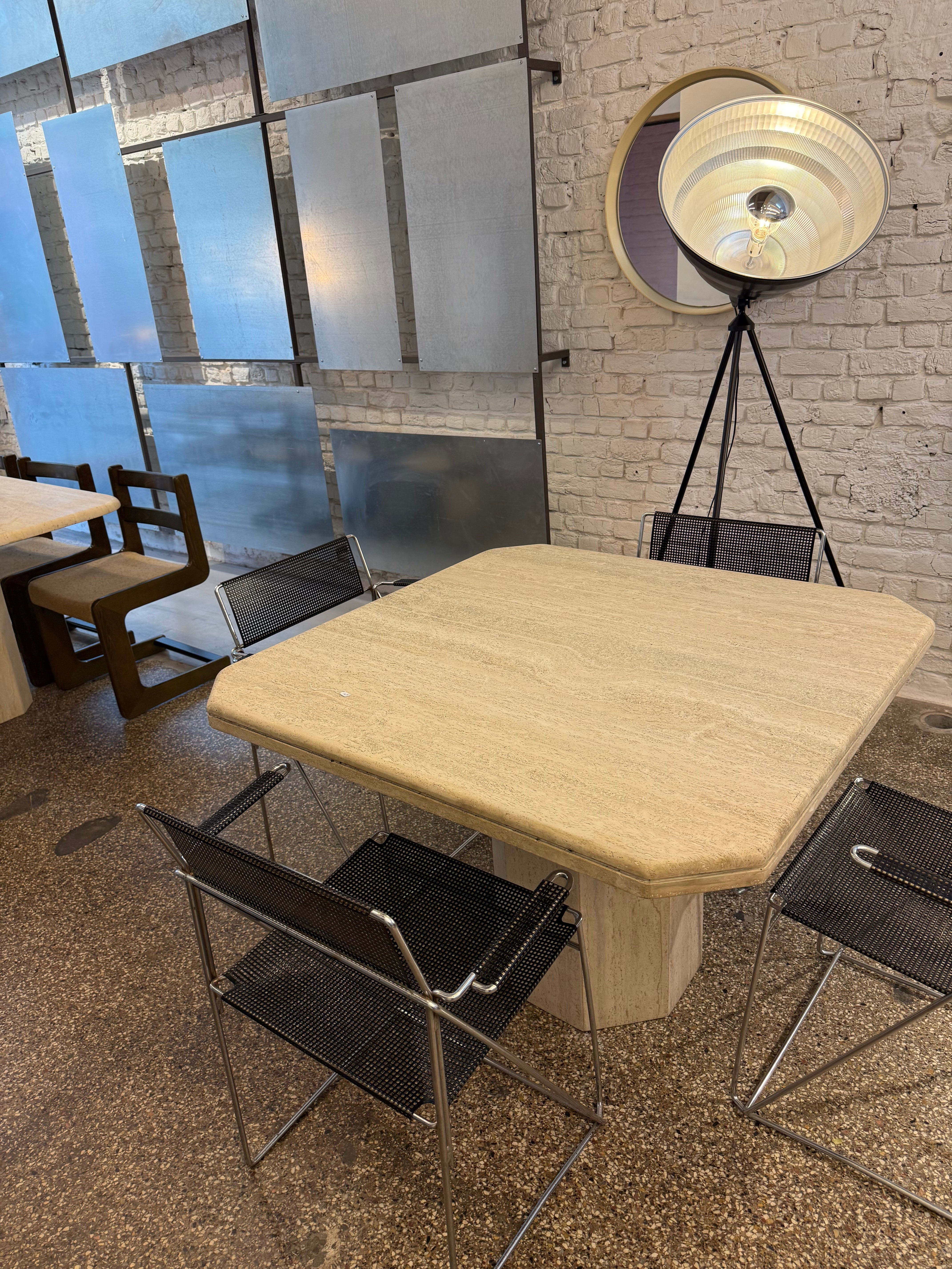 Table carré en travertin vintage