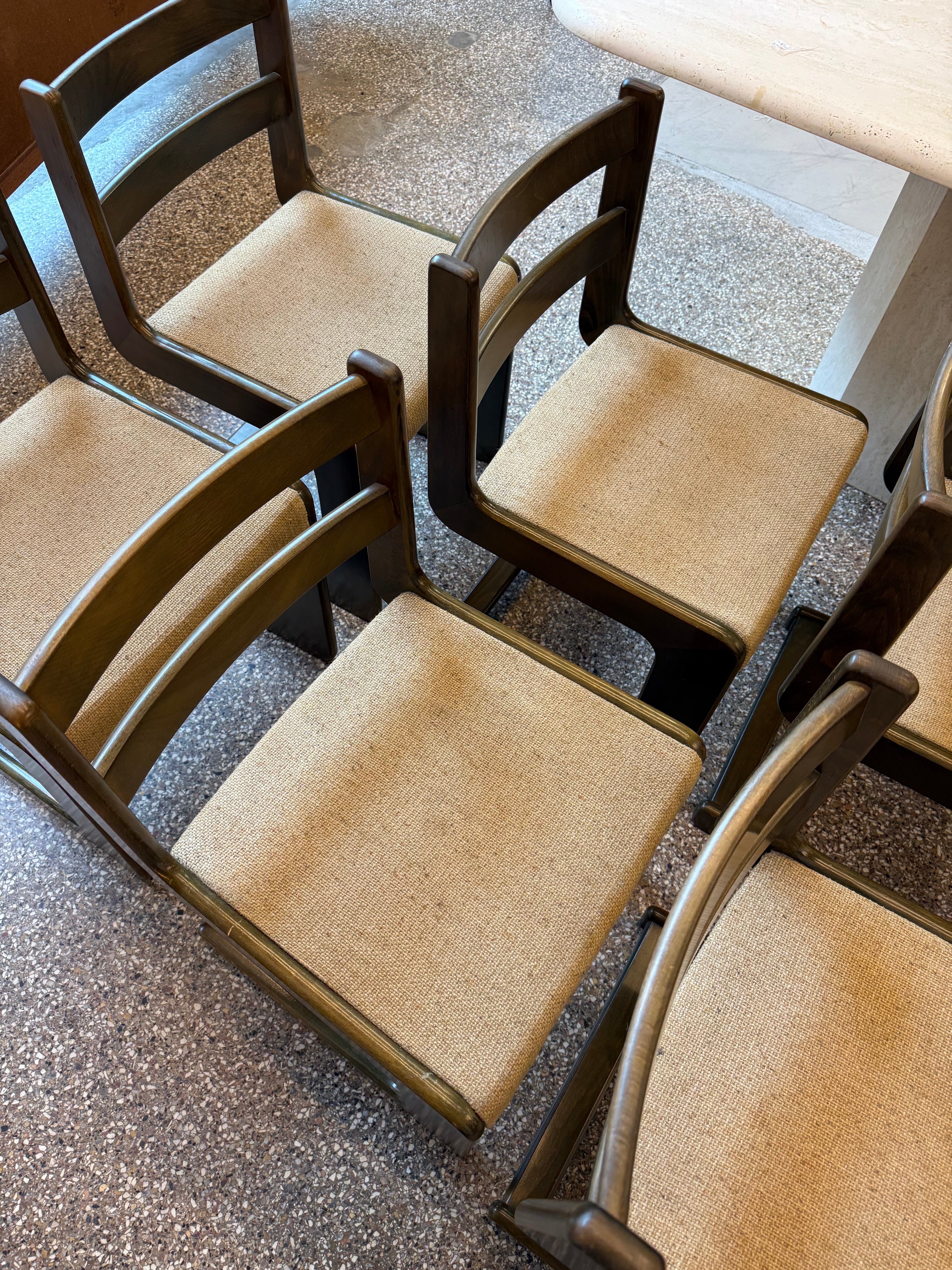 6 chaises en bois massif Casala