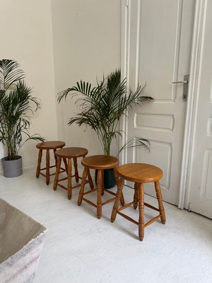 4 tabourets en bois