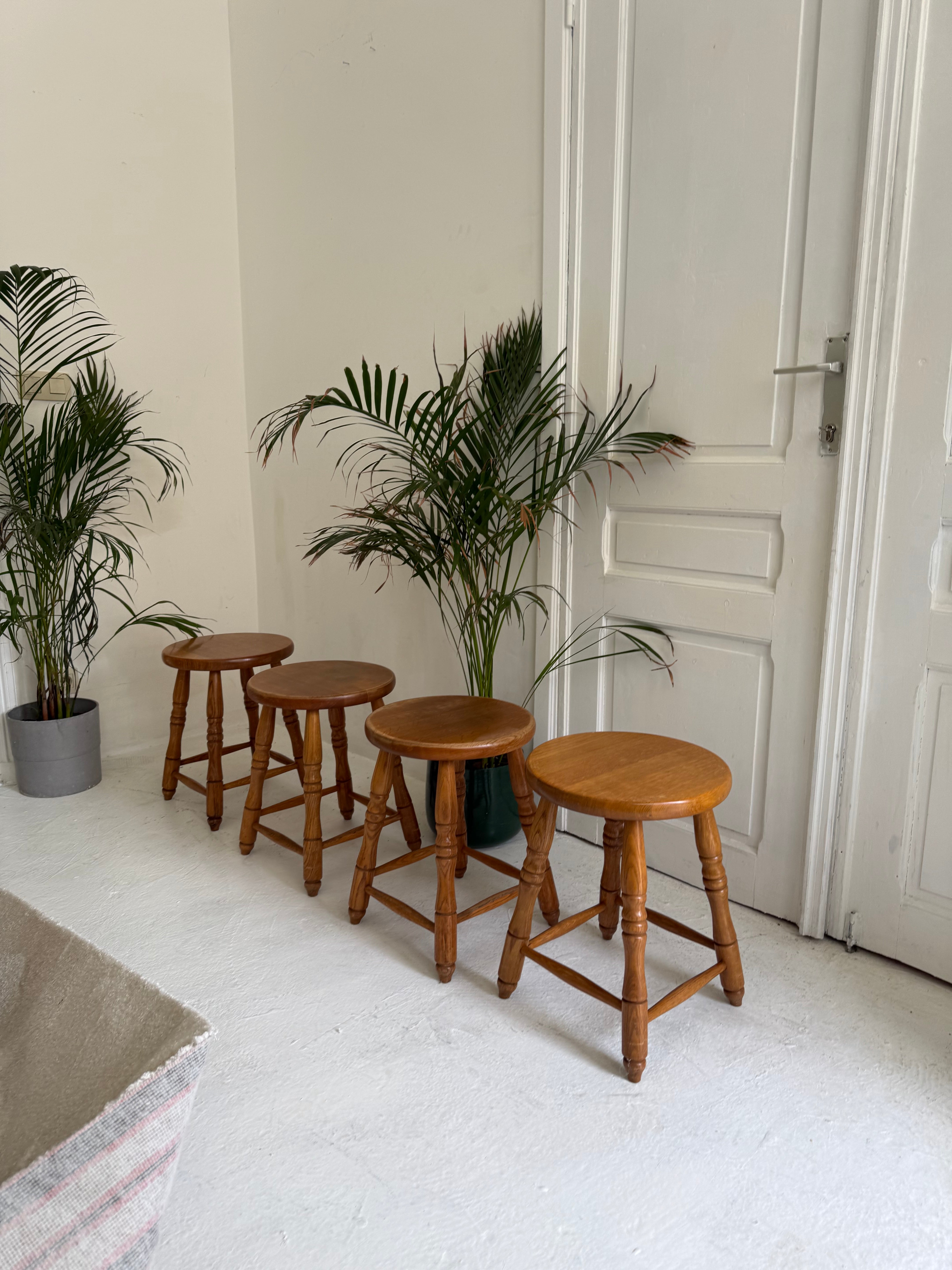 4 tabourets en bois
