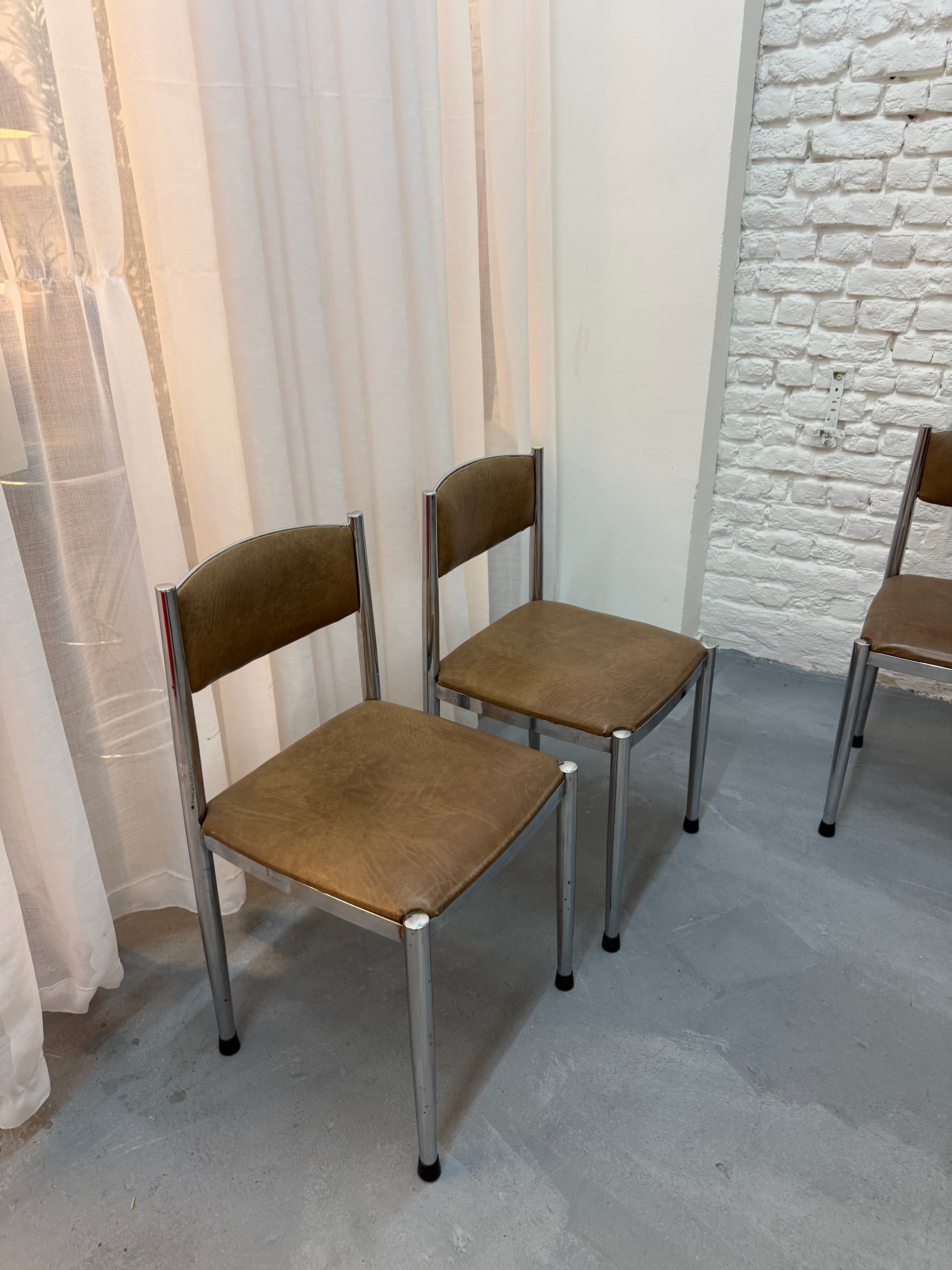 4 chaise vintage en cuir brun