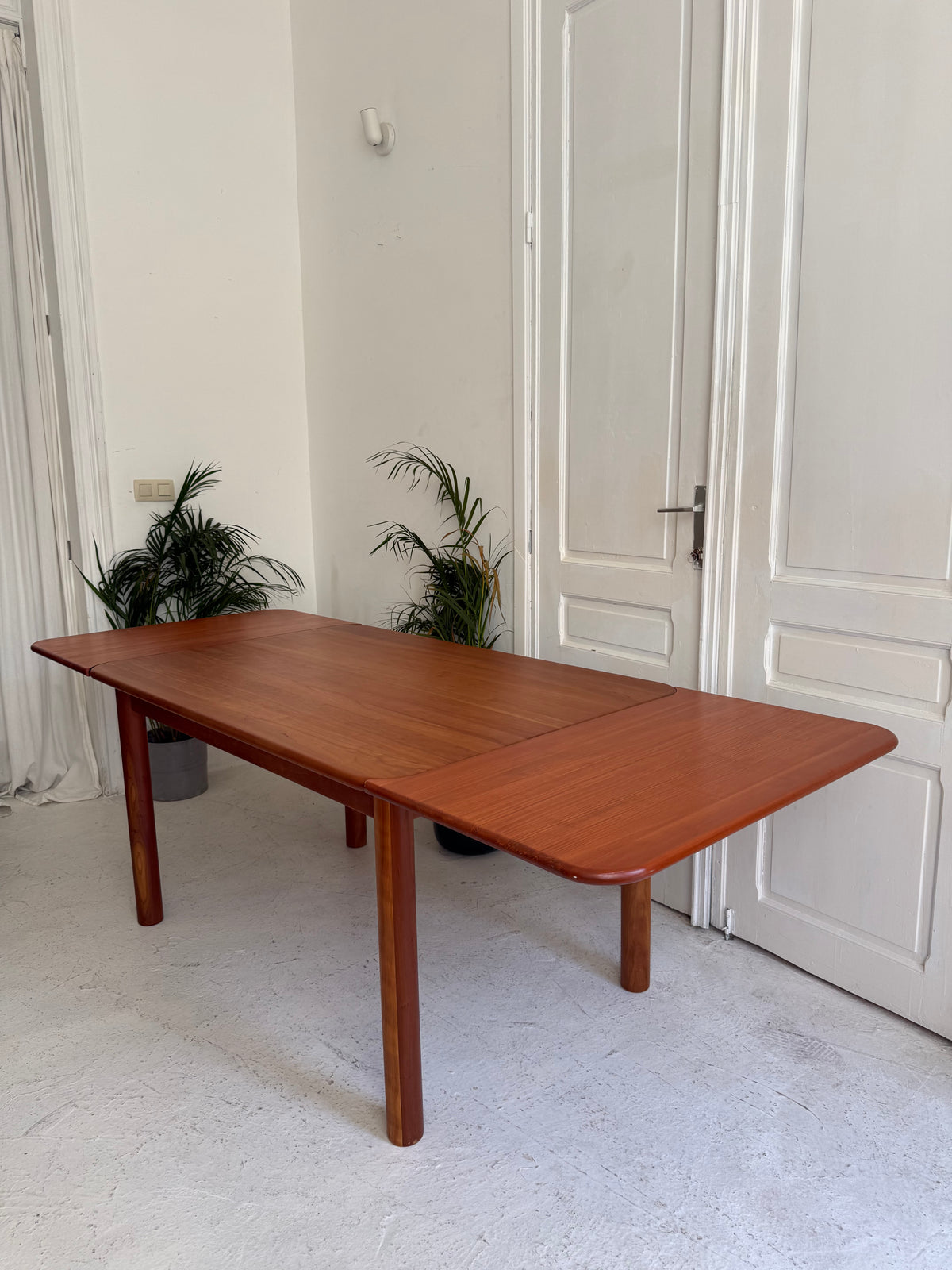Table extensible en teck massif