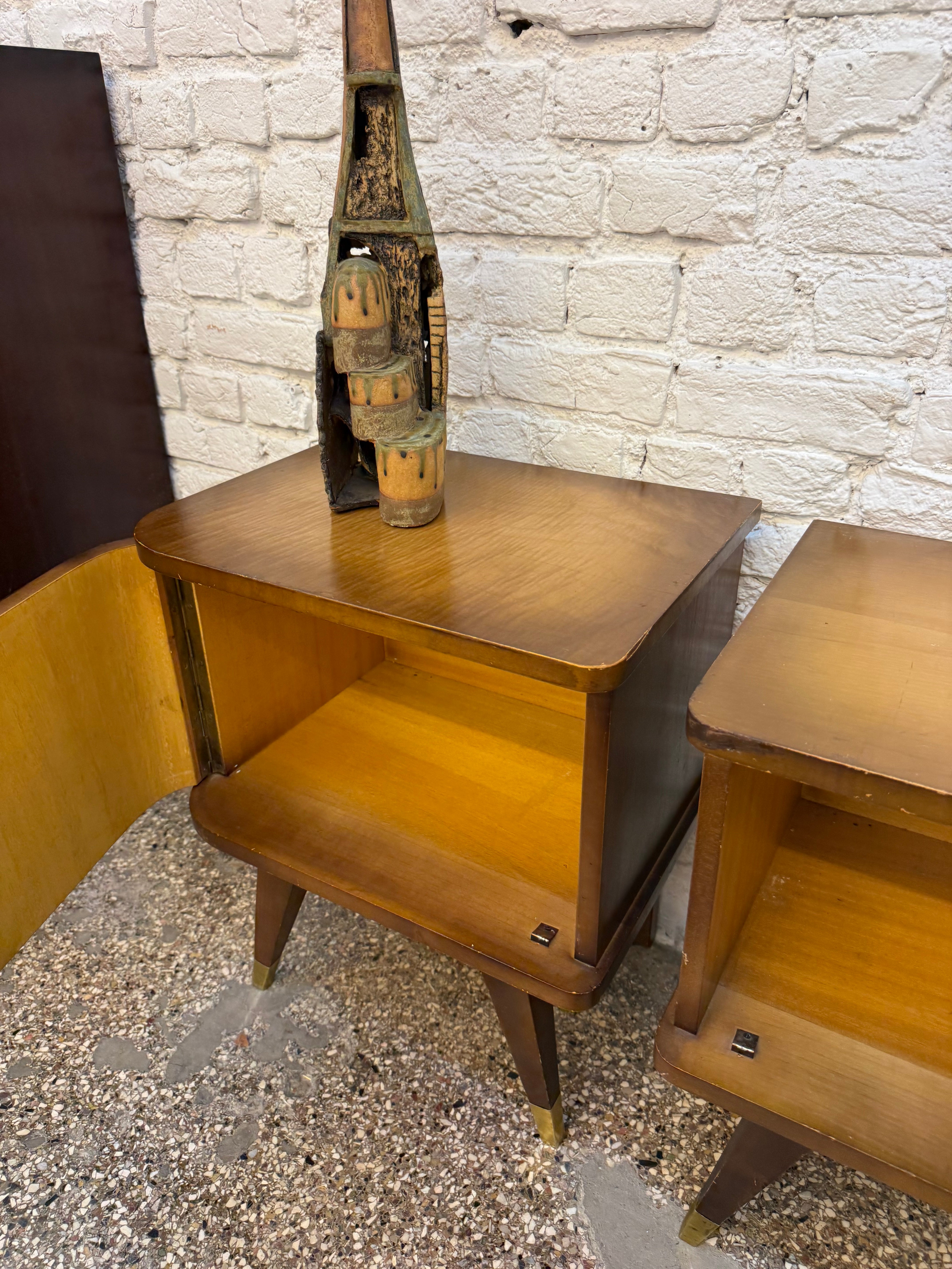 Paire de tables de nuits 1950