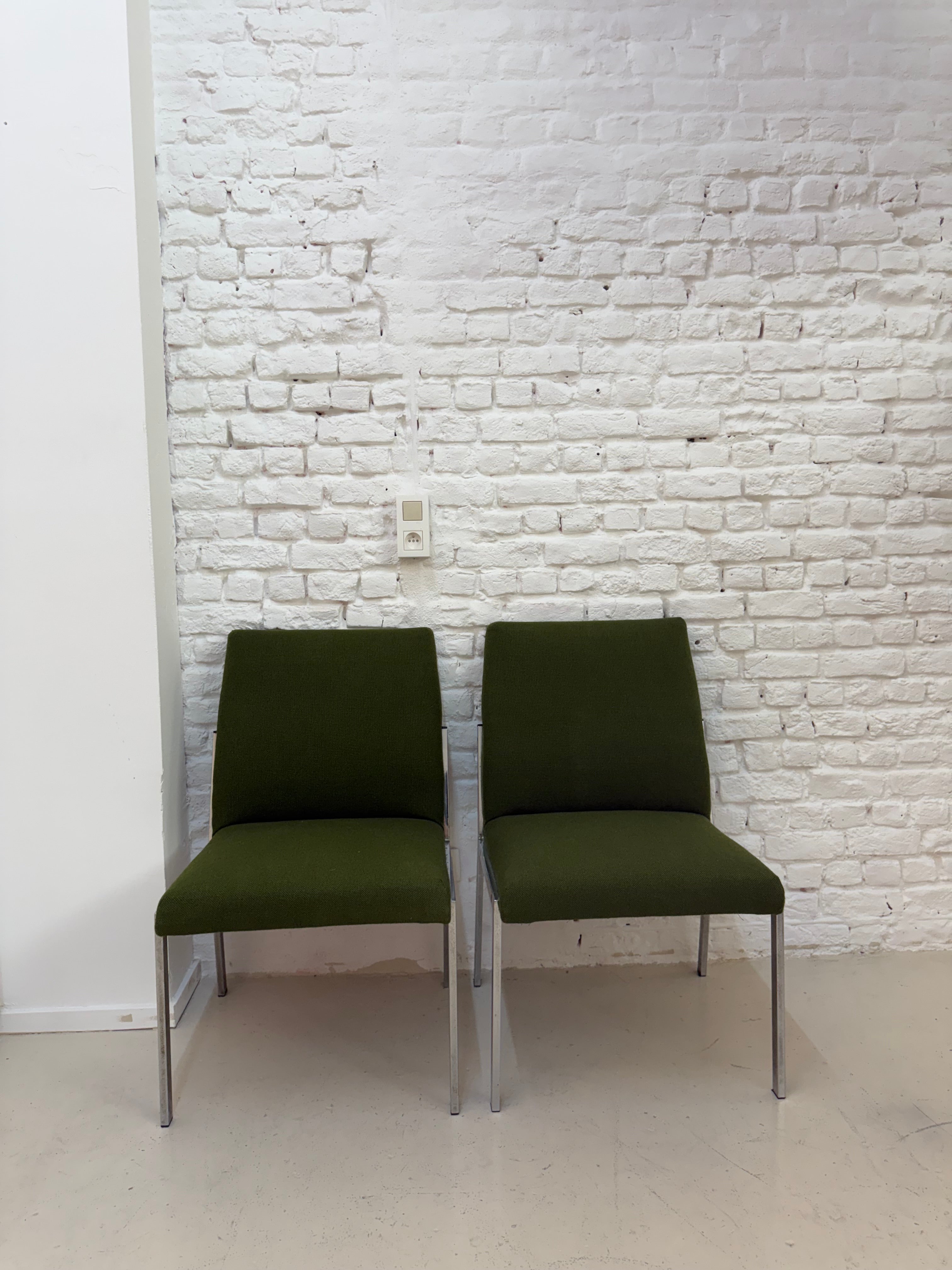 2 fauteuils vintage en tissu et chrome 1970