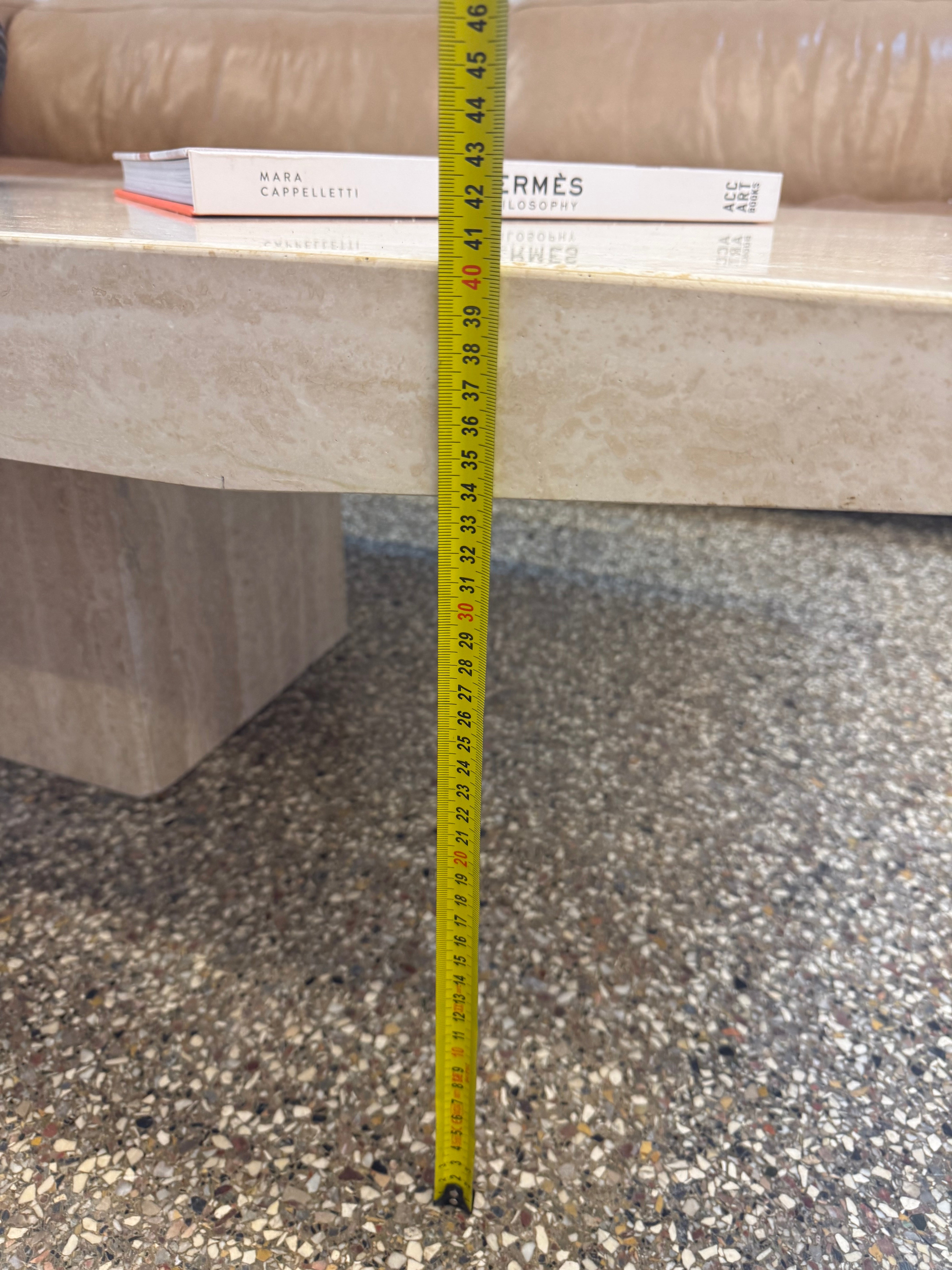 Table de salon en travertin