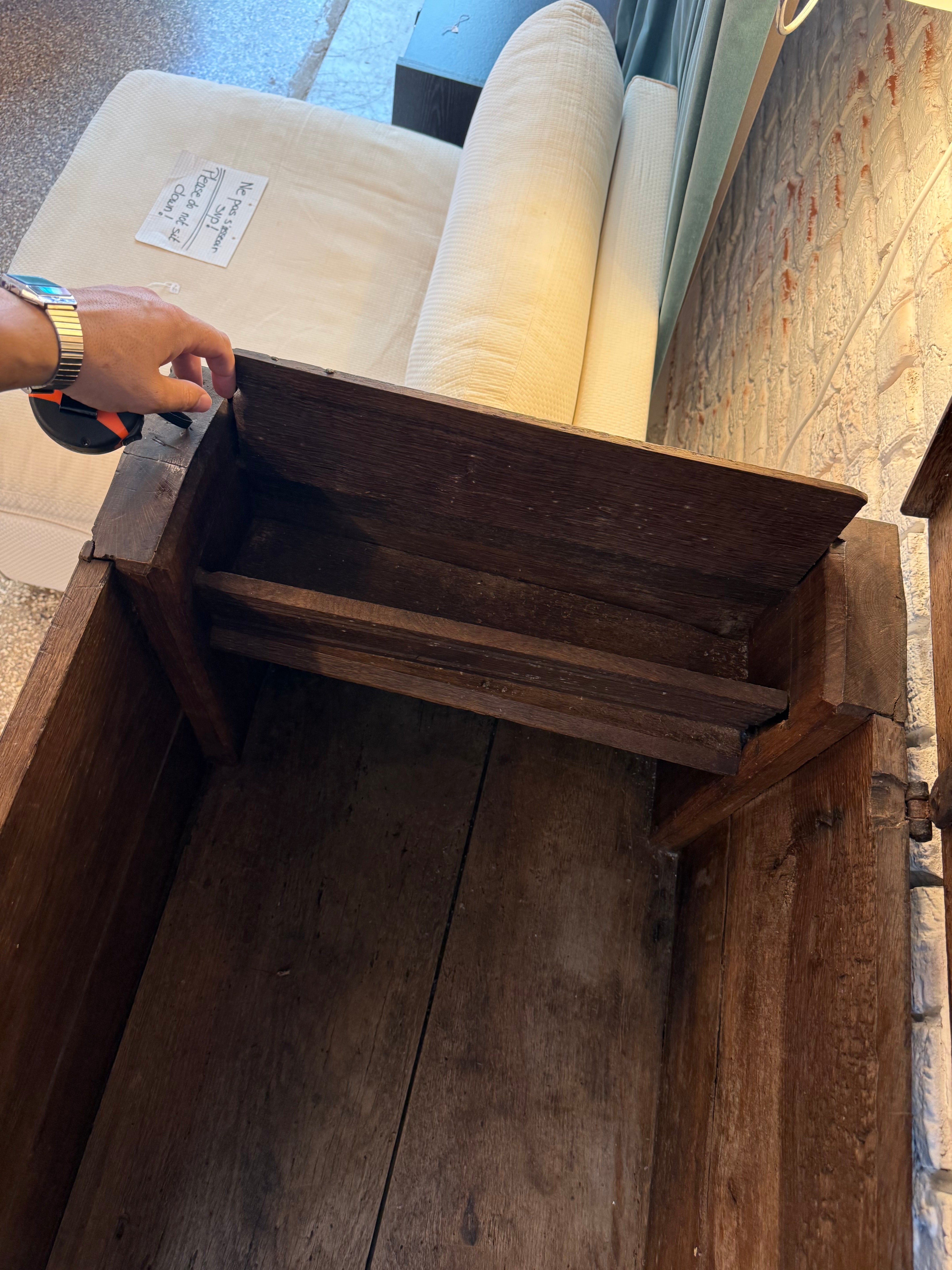 Coffre vintage en bois massif 1920-1930