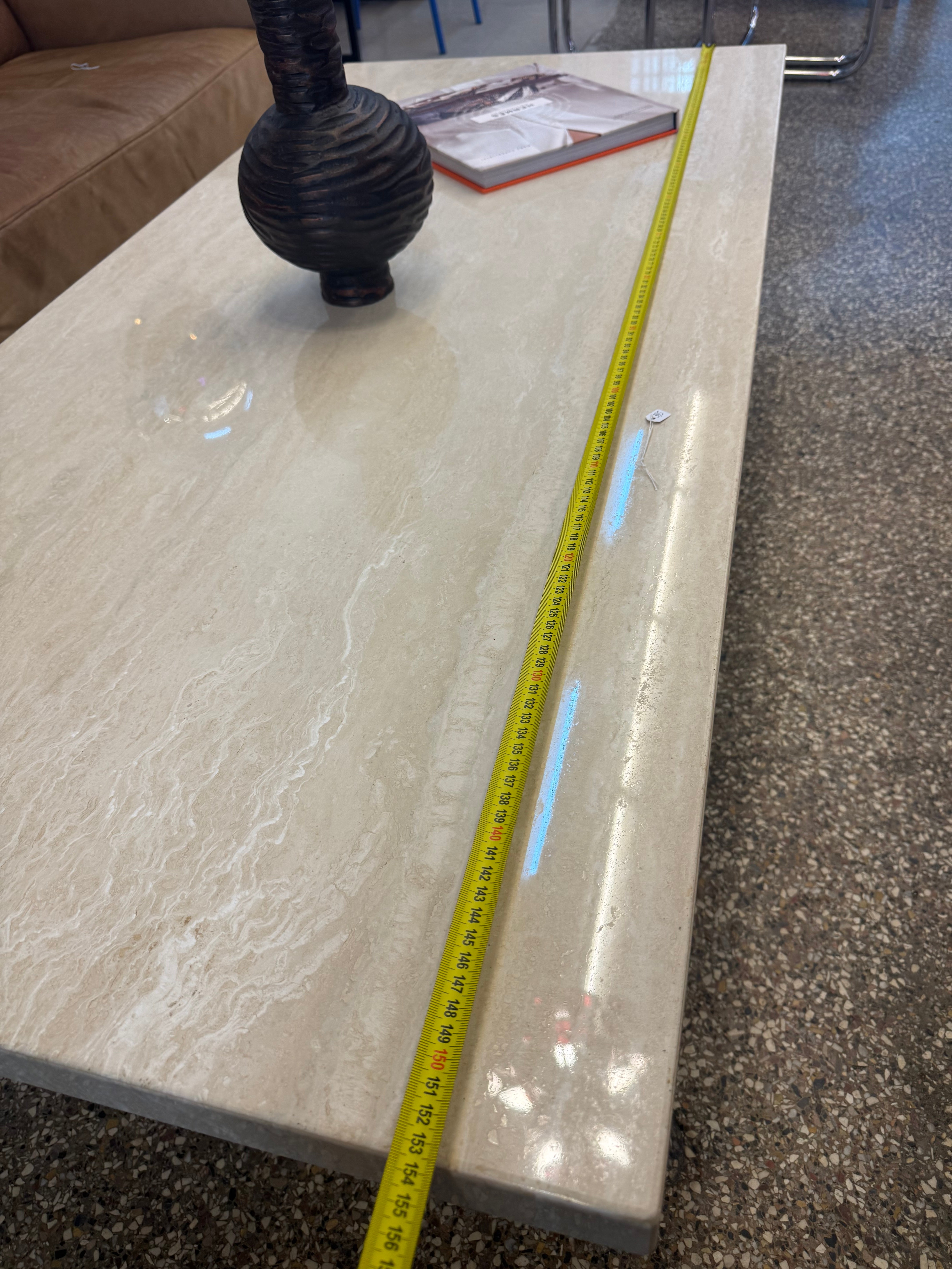 Table de salon en travertin