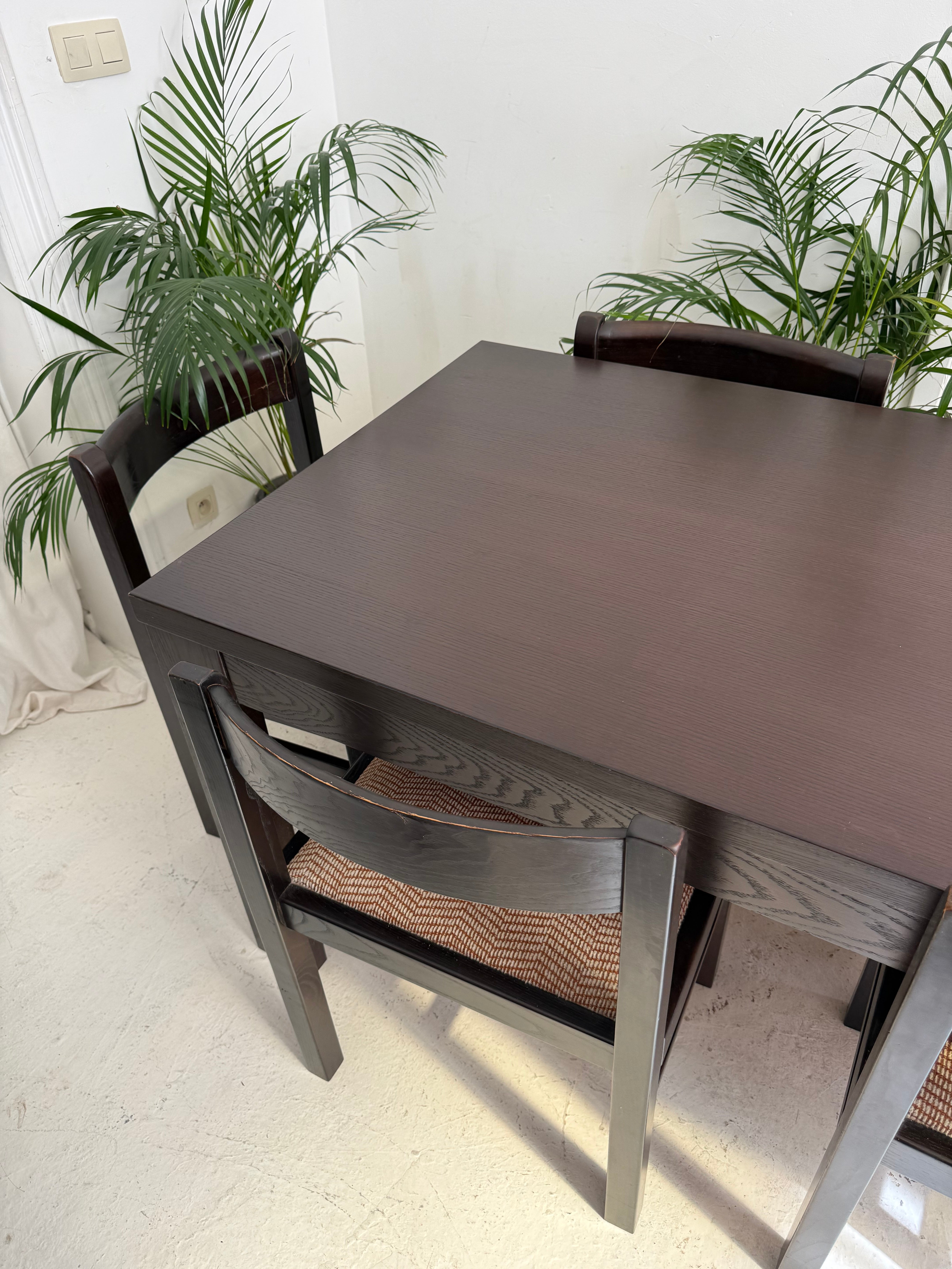Table + 6 chaises vintage marron foncé