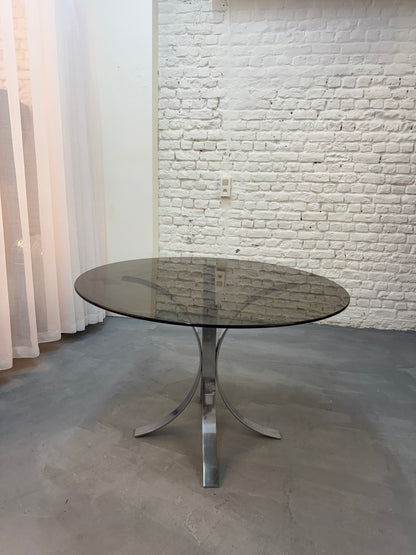 Table ronde en verre fumé et chrome 1970