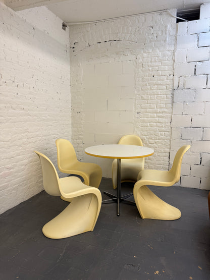 4 chaise design en plastique