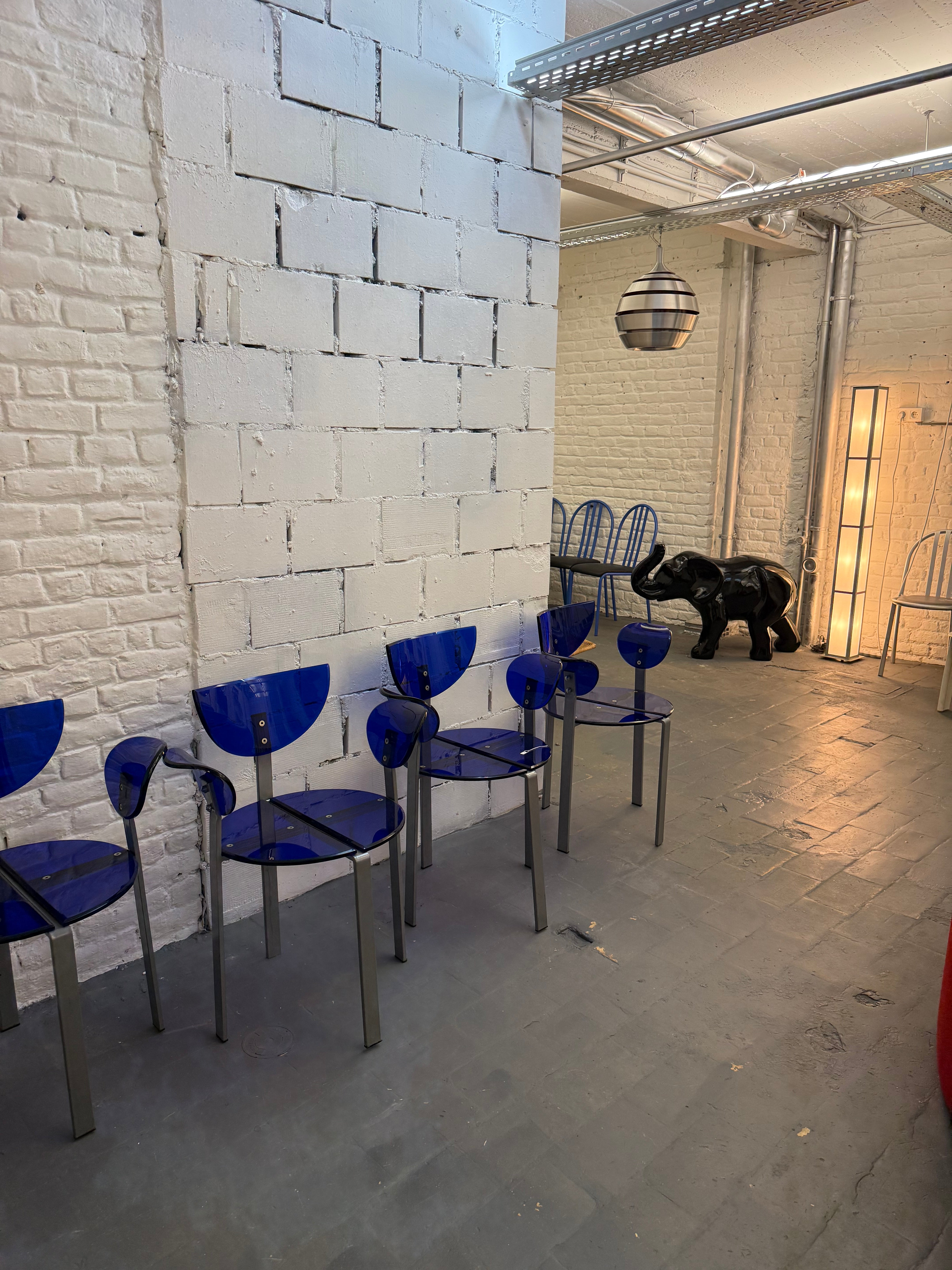 4 chaises design Plexi bleu