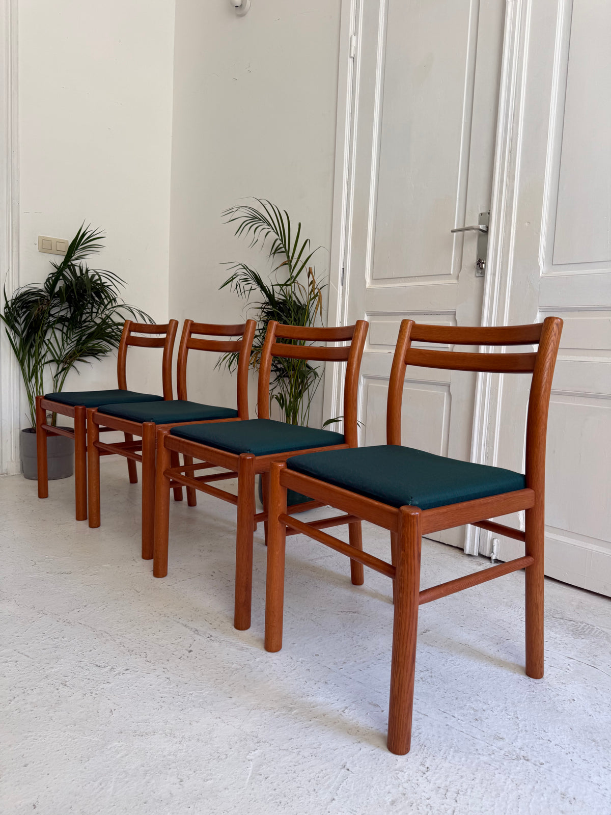 4 chaises Hedem team design en teck