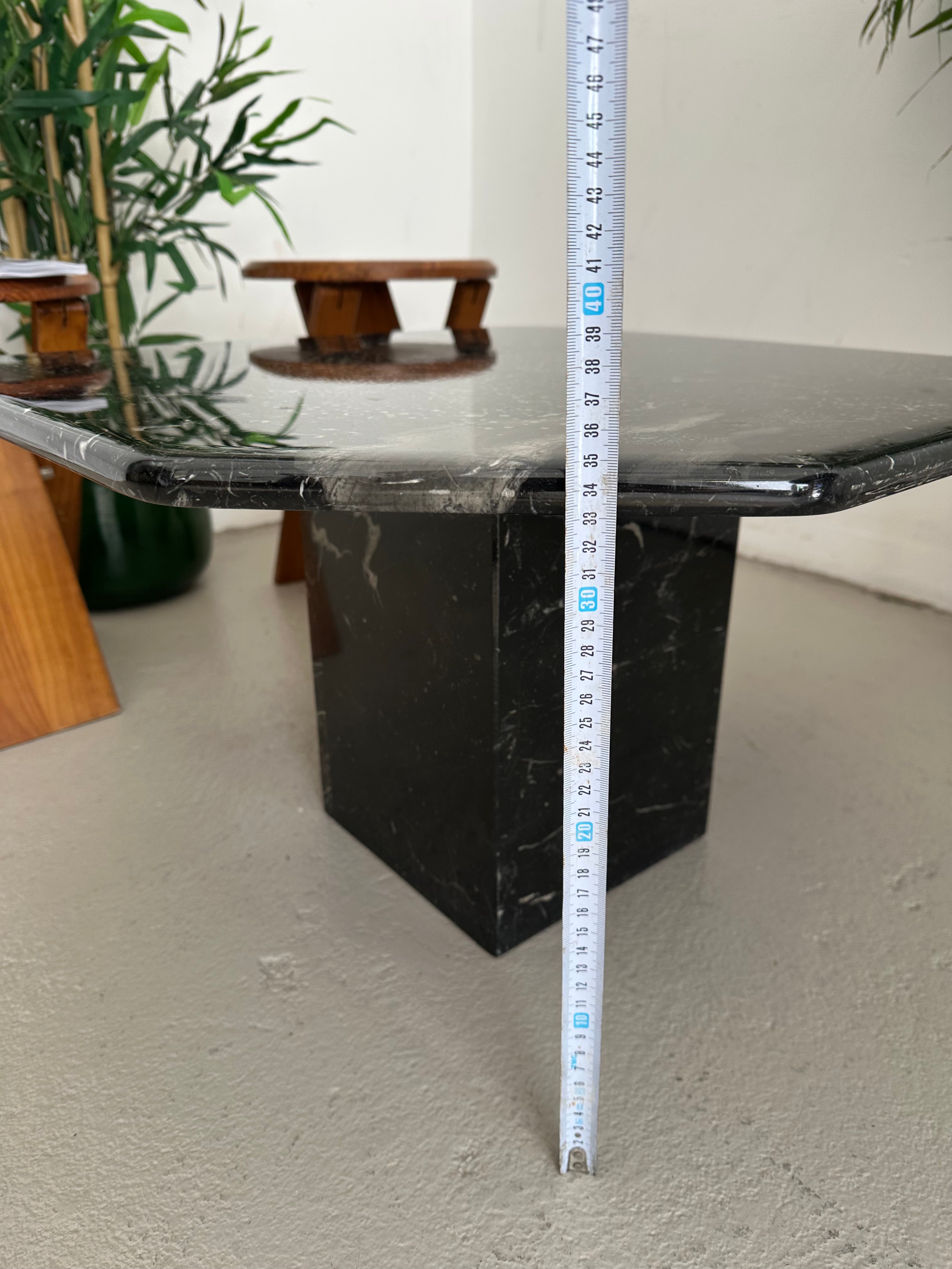 Table d’appoint en marbre noir