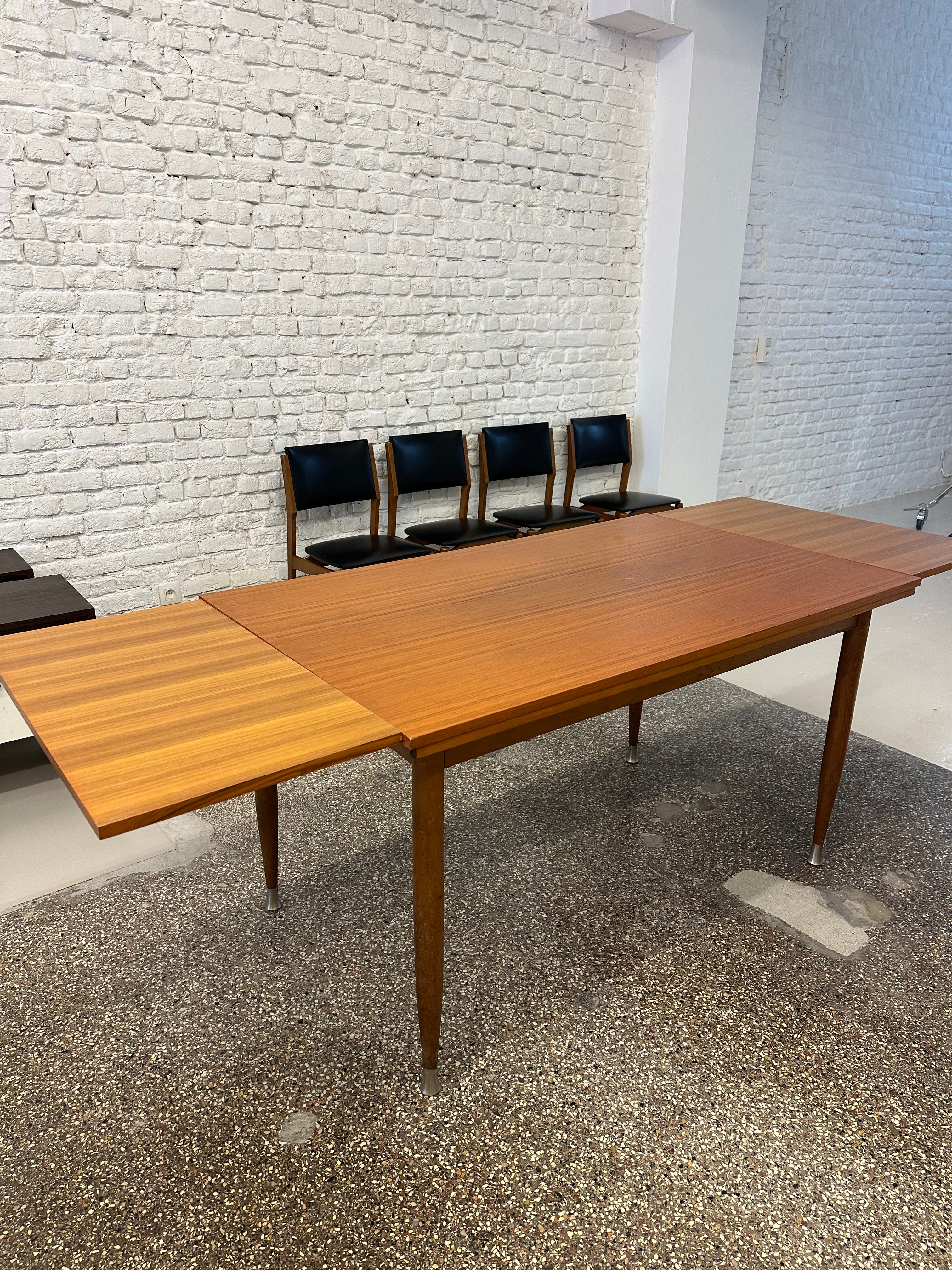 Table scandinave en teck