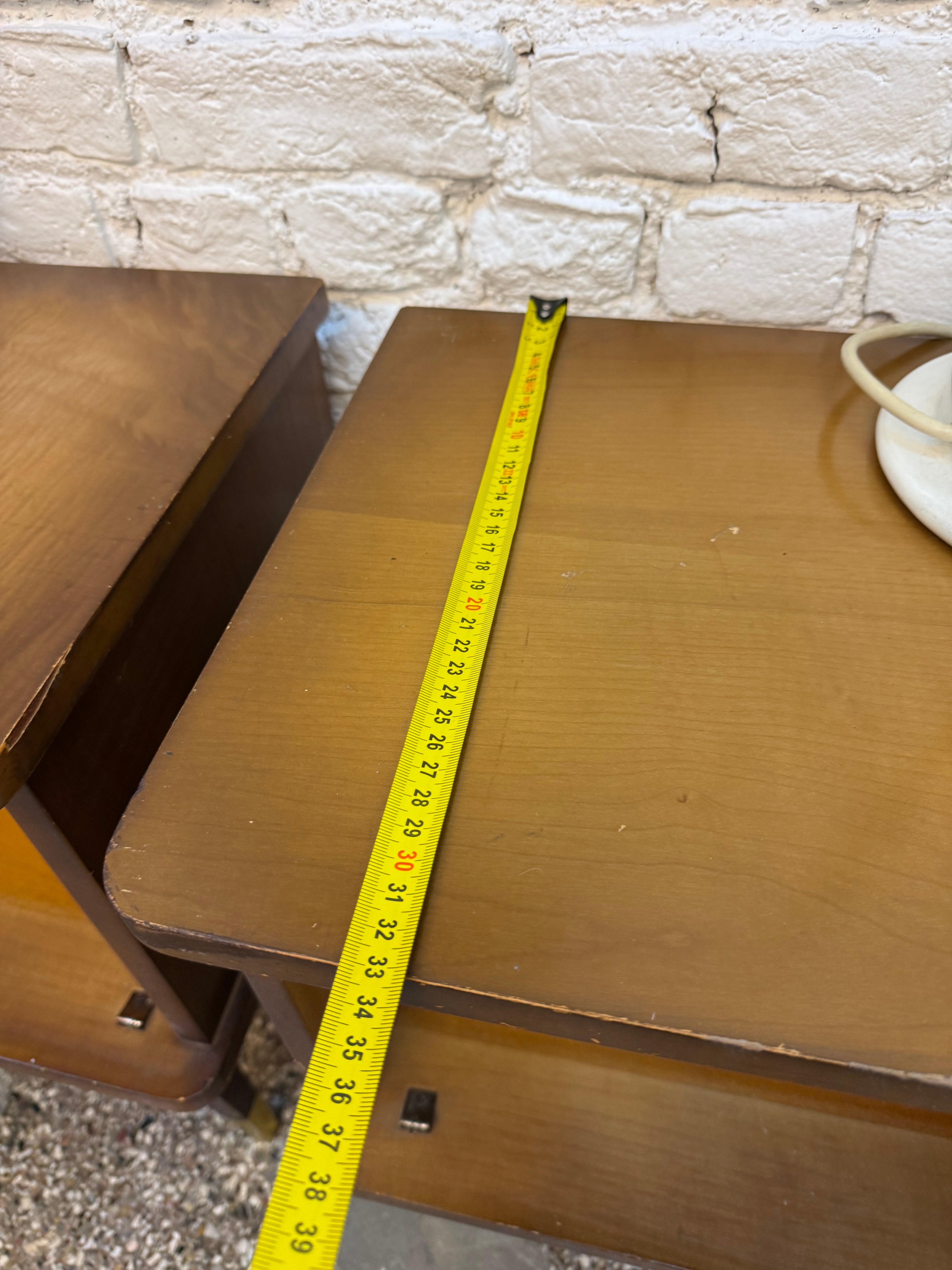 Paire de tables de nuits 1950