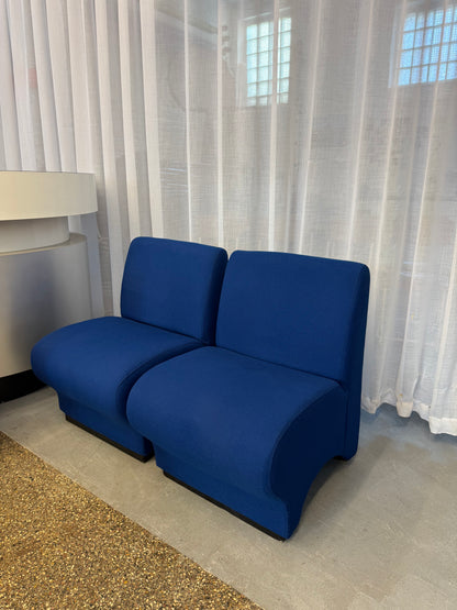 2 fauteuils bleu en tissu 1970