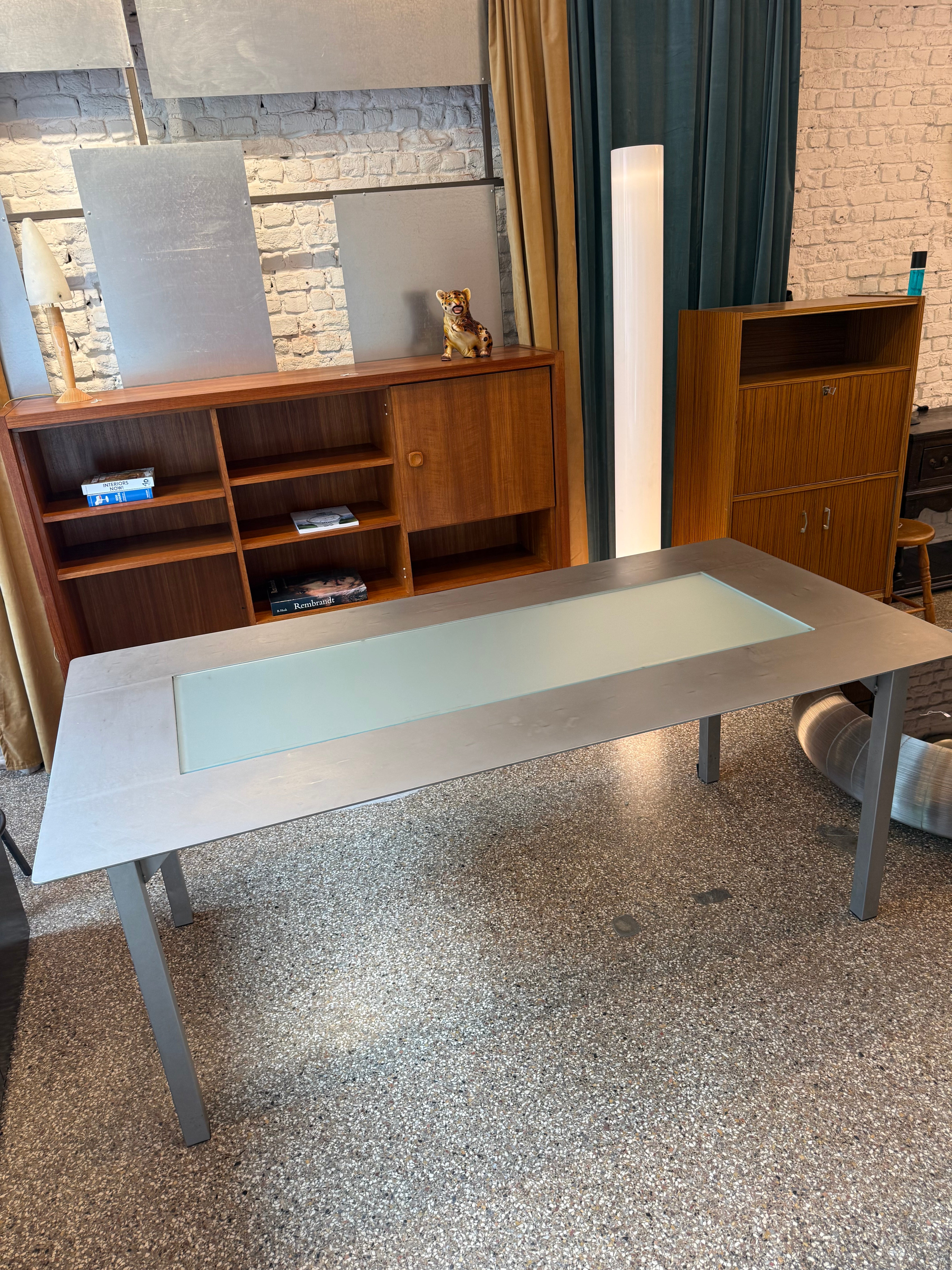 Table en inox vintage et verre fumé