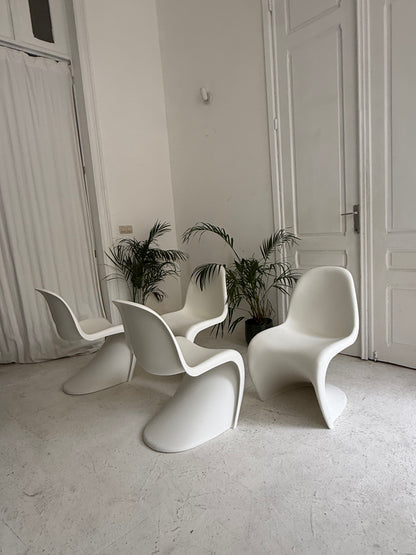 4 chaises design Vitra Panton chair S
