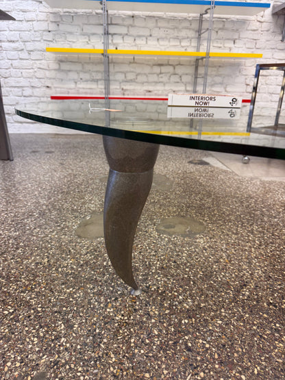 Table basse unique en inox et verre