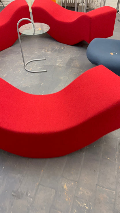 Fauteuil en vague design rouge et tissu