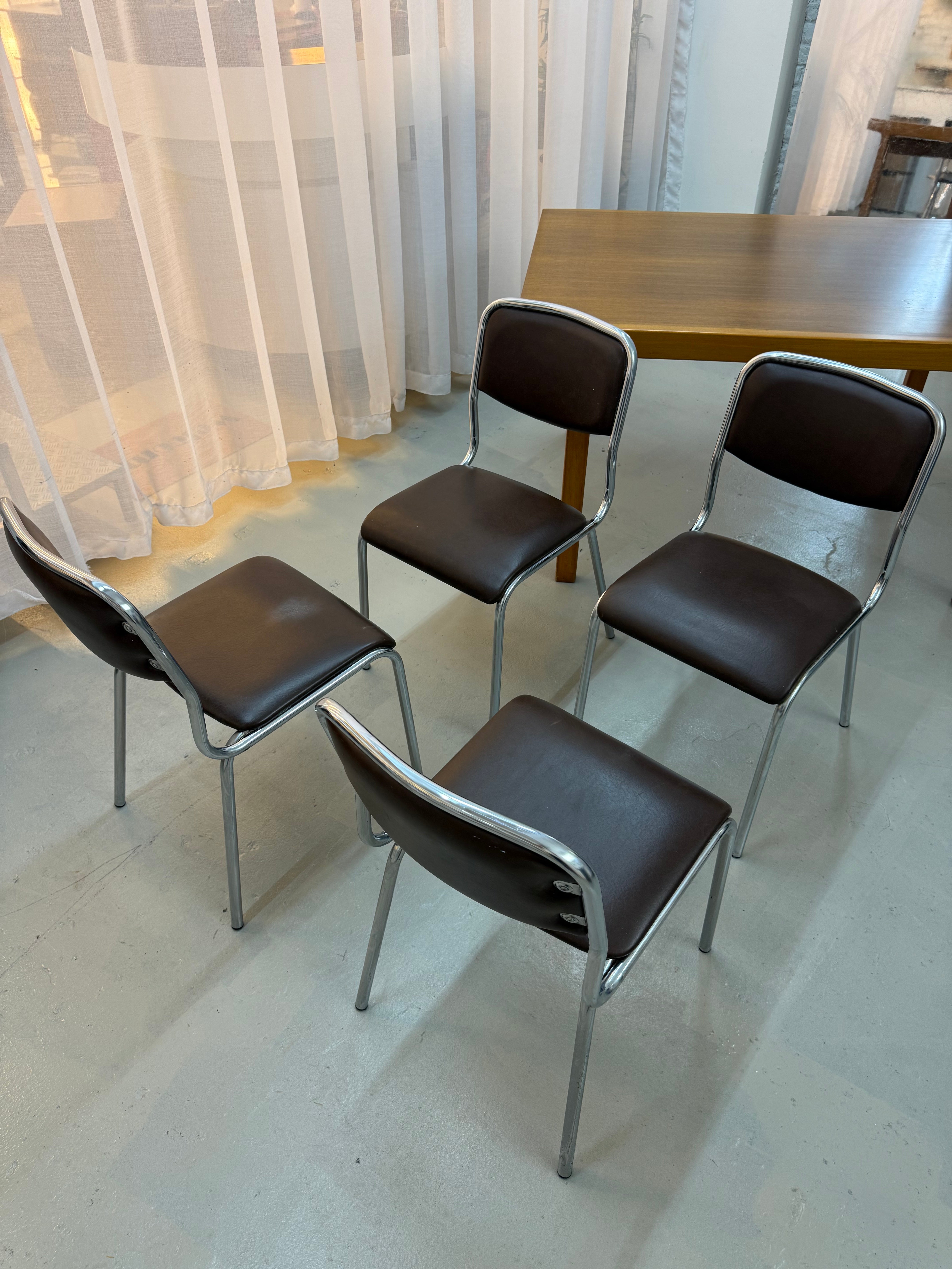 4 chaises vintage 1970