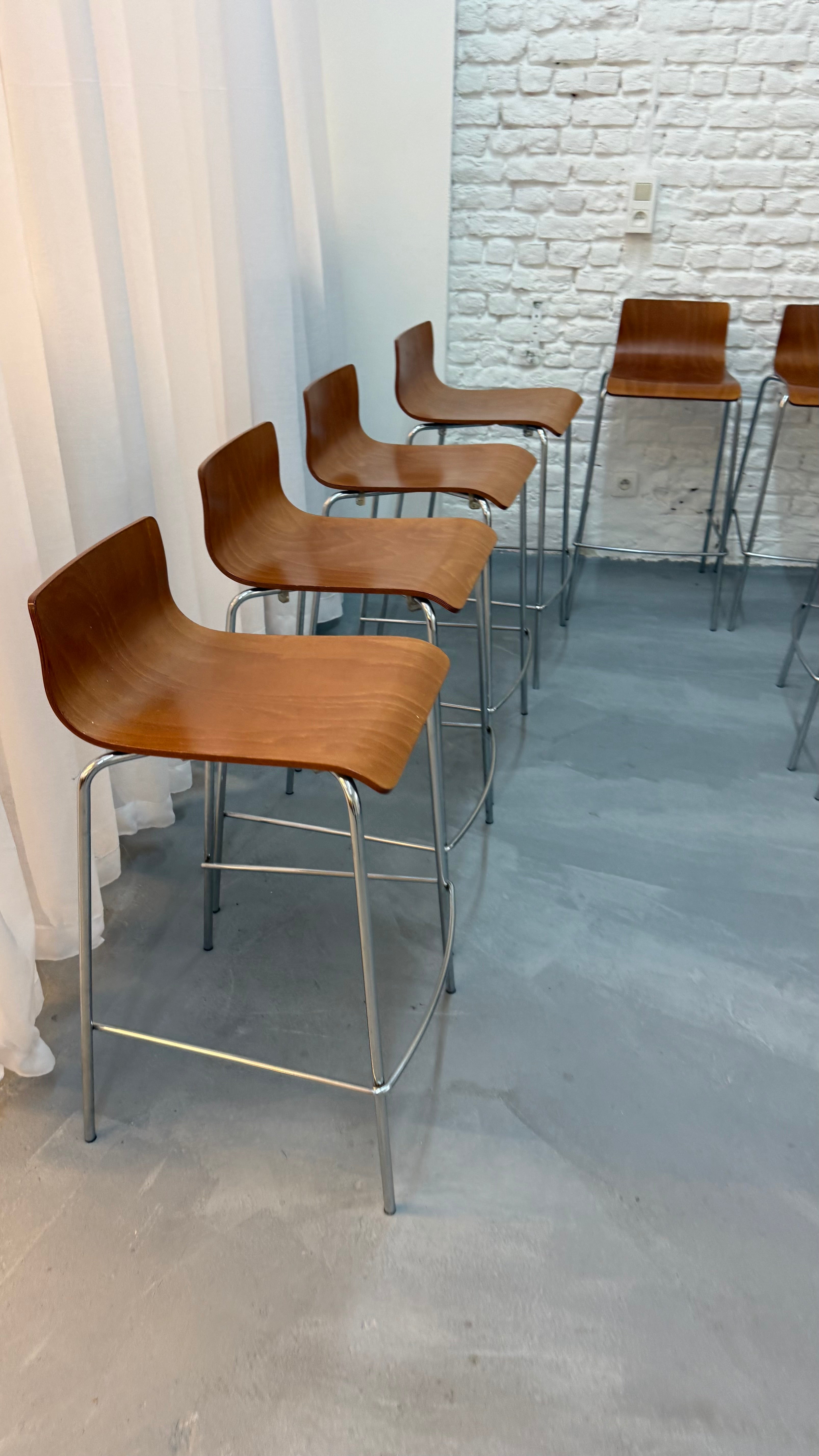 8 tabourets en bois