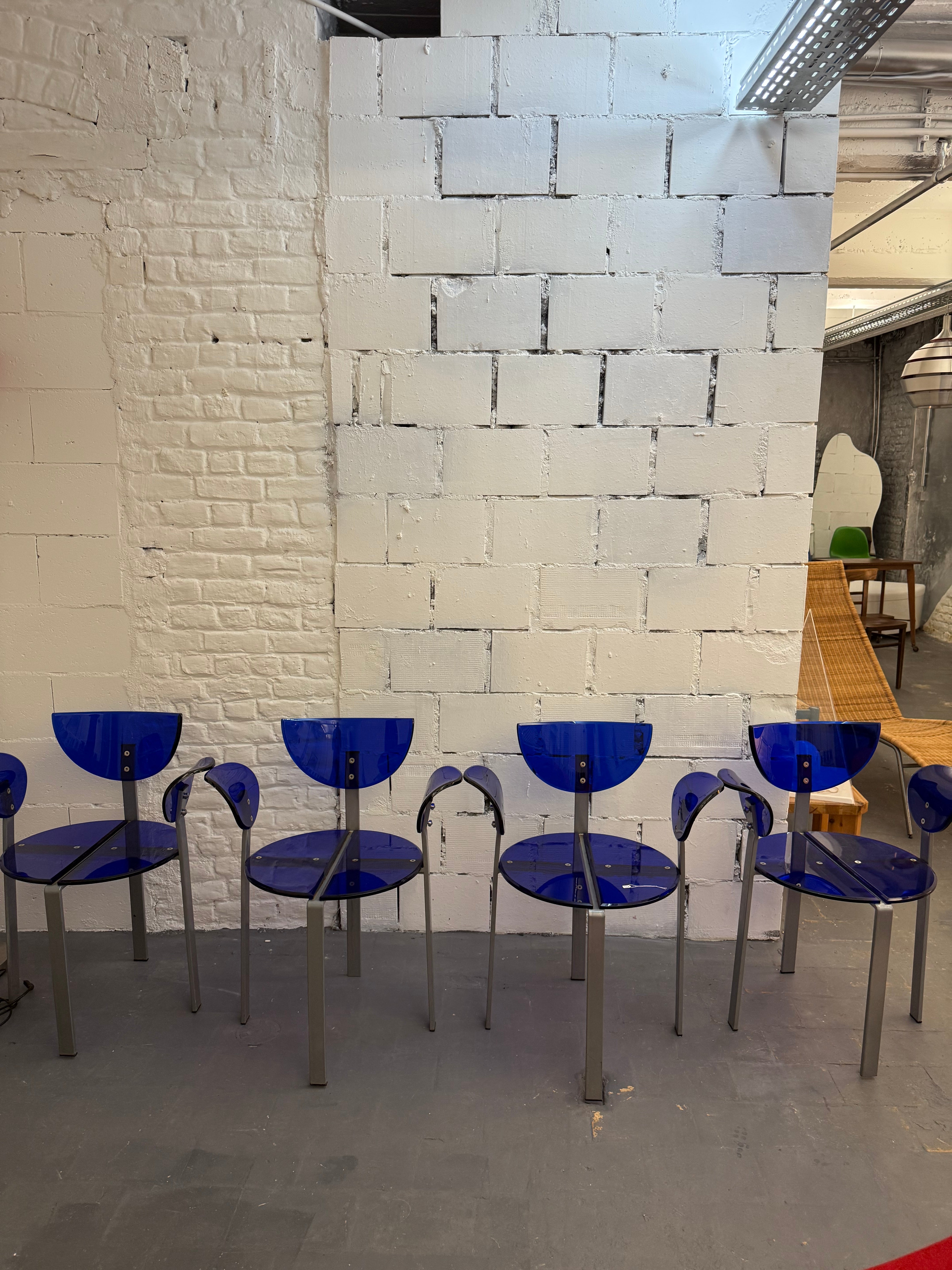 4 chaises design Plexi bleu