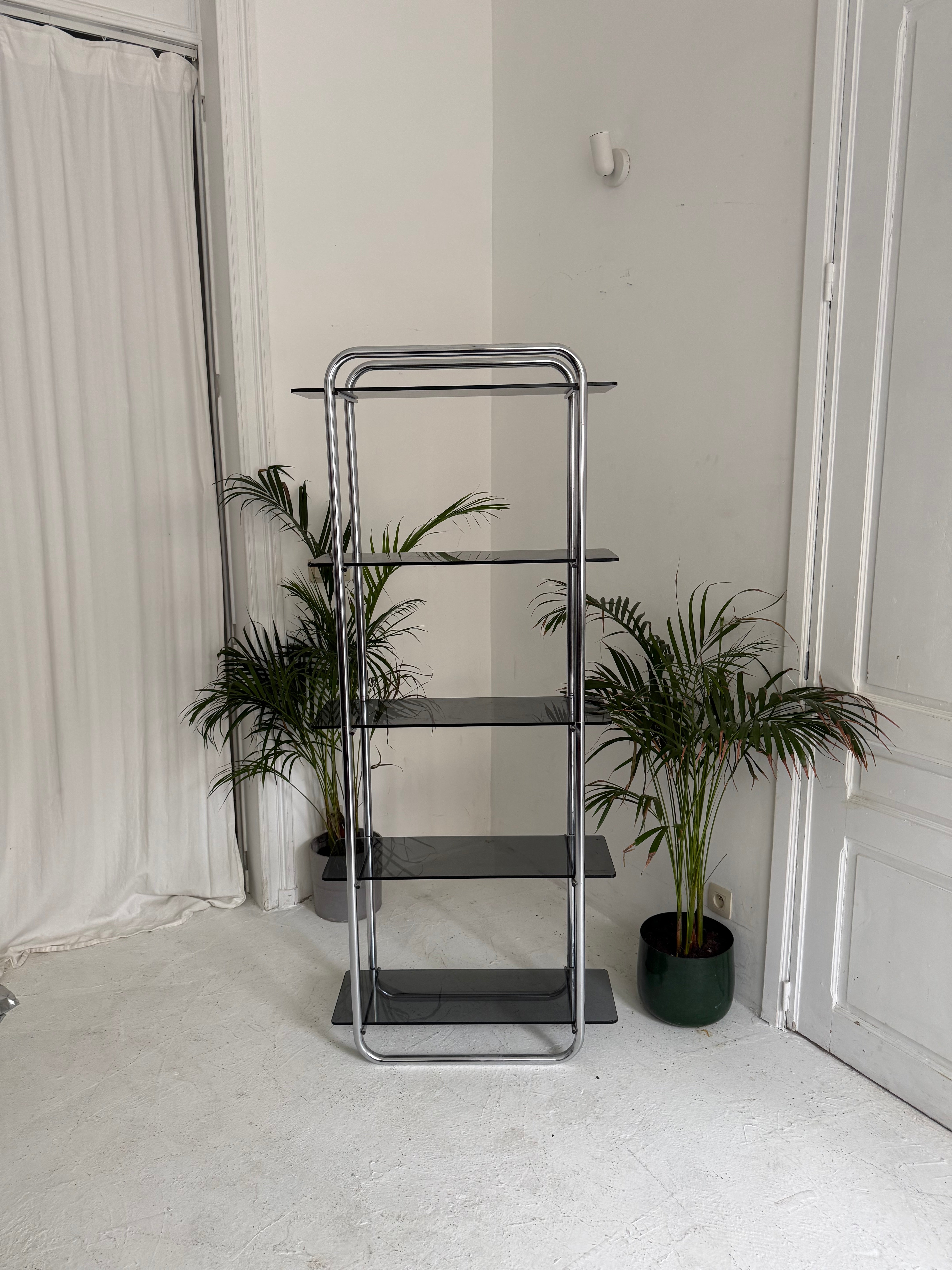 Étagère vintage en chrome et verre fumée