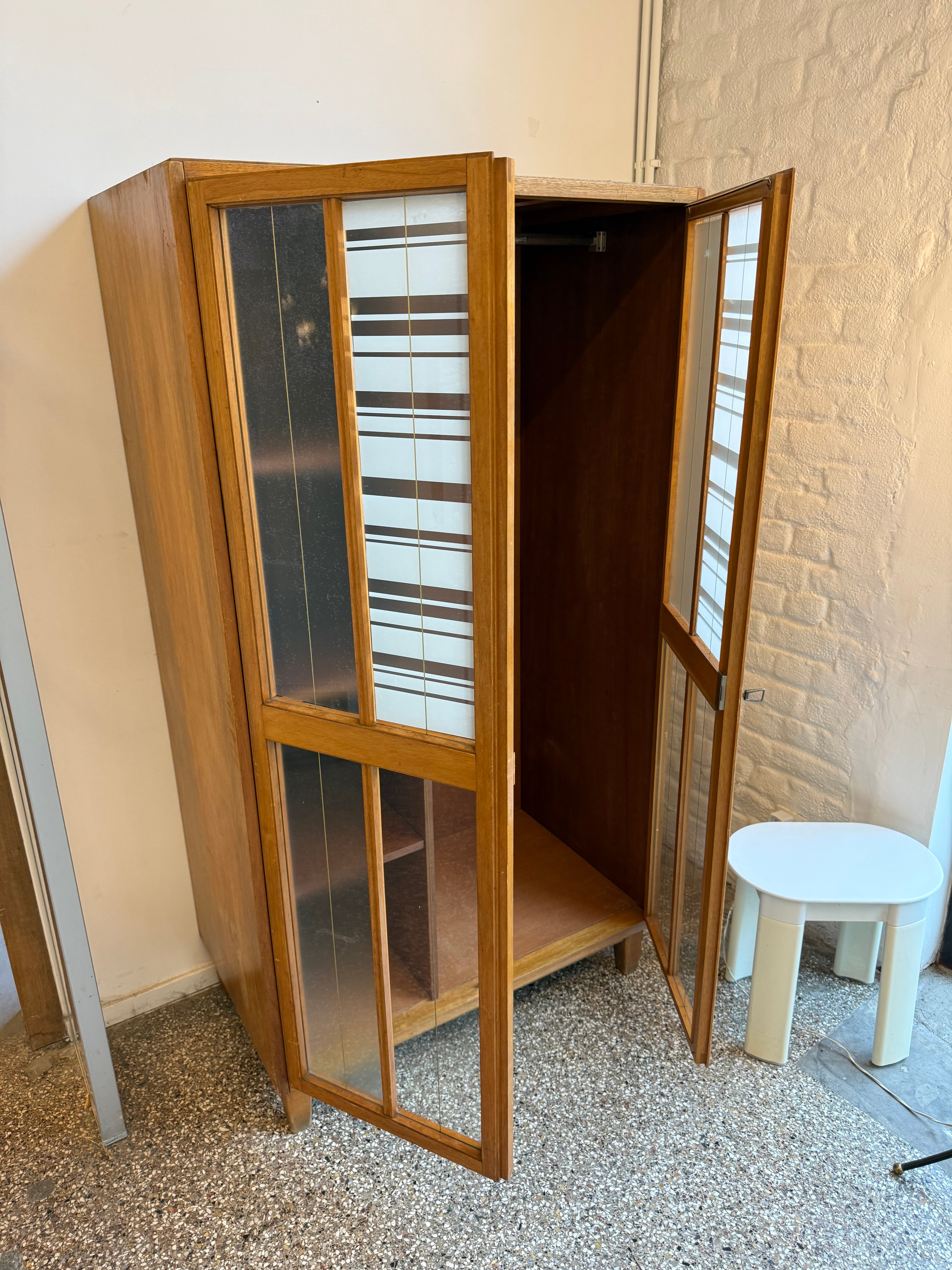 Penderie vintage en bois