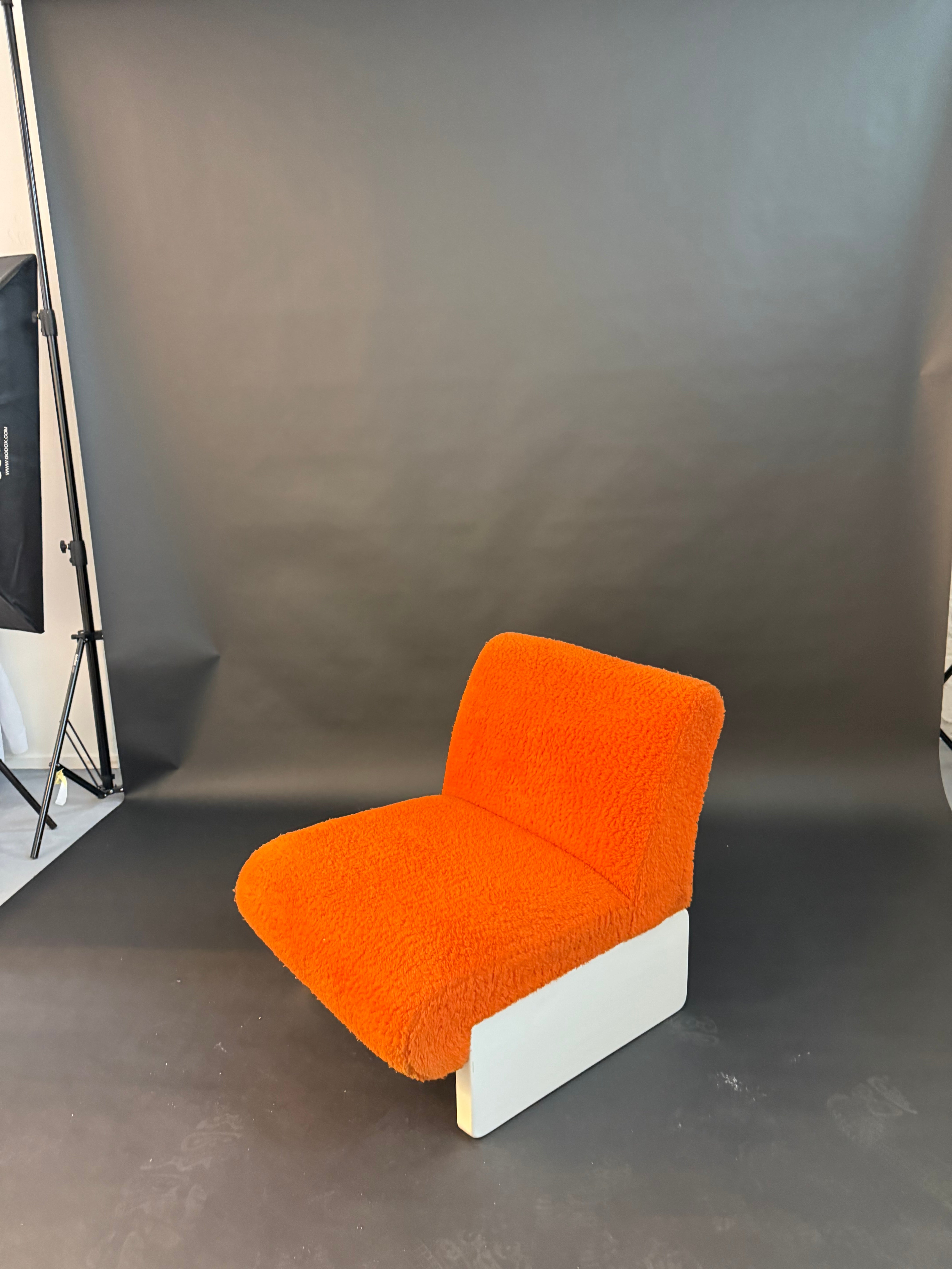 Fauteuil orange en laine Space âge