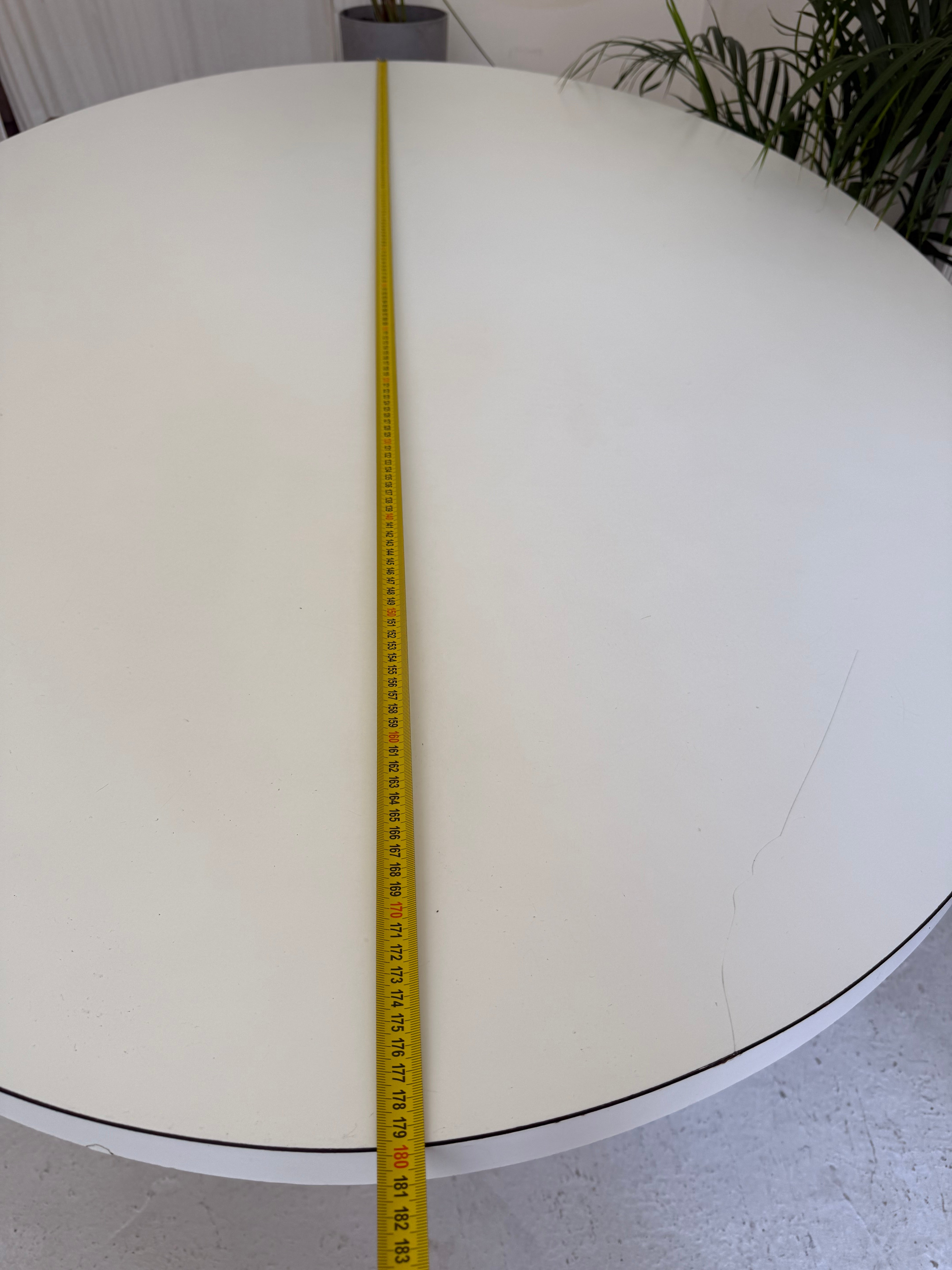 Table ovale design 1970