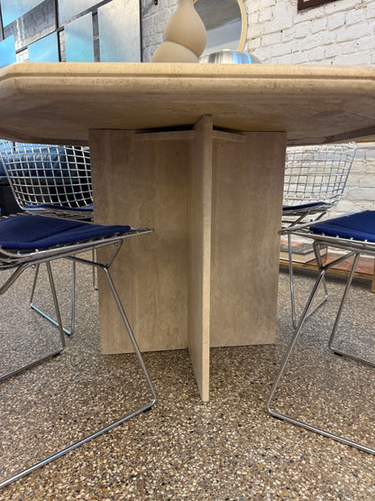 Table vintage hexagonal en travertin