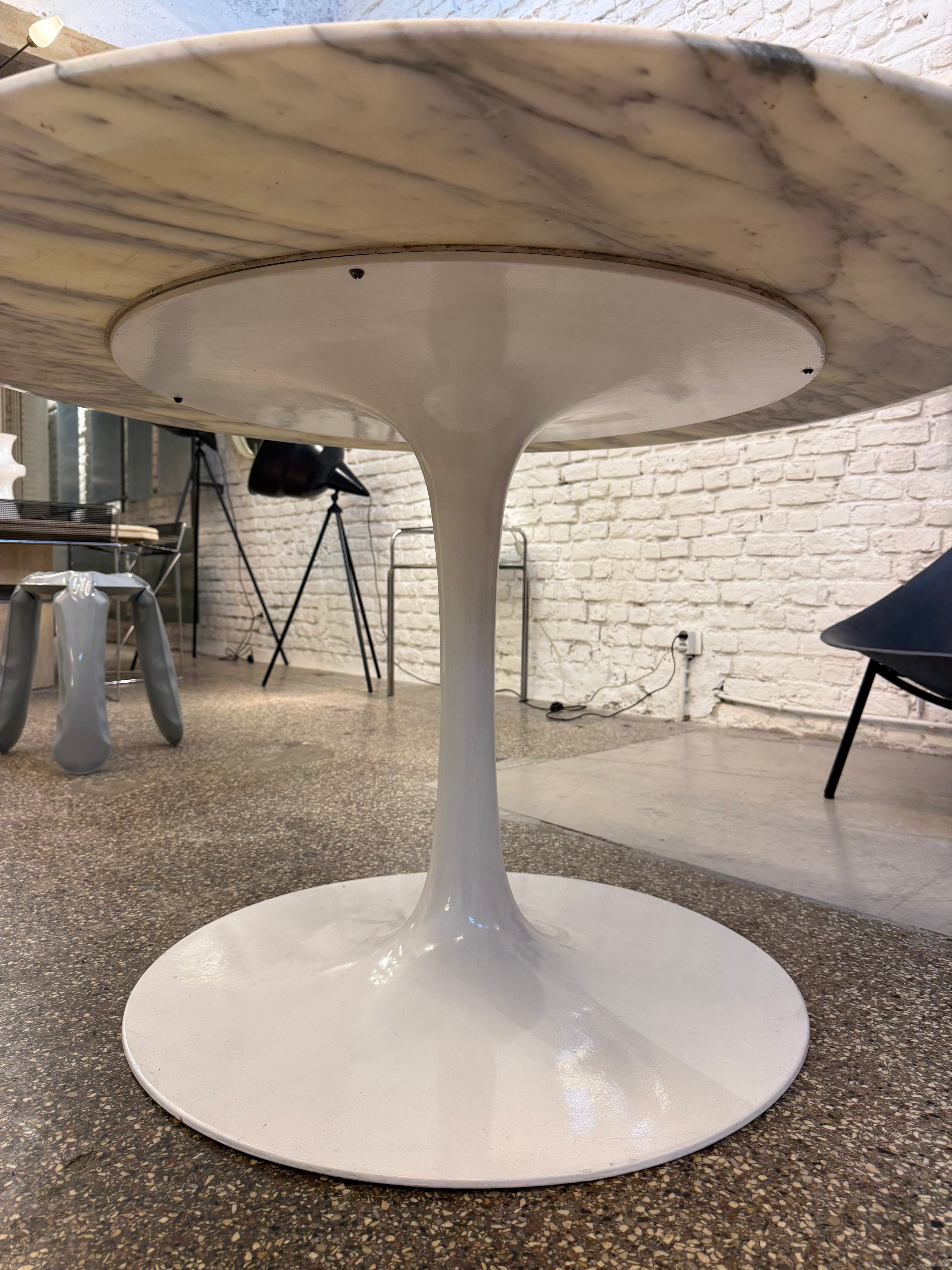 Table en marbre signée ARKANA de 1970