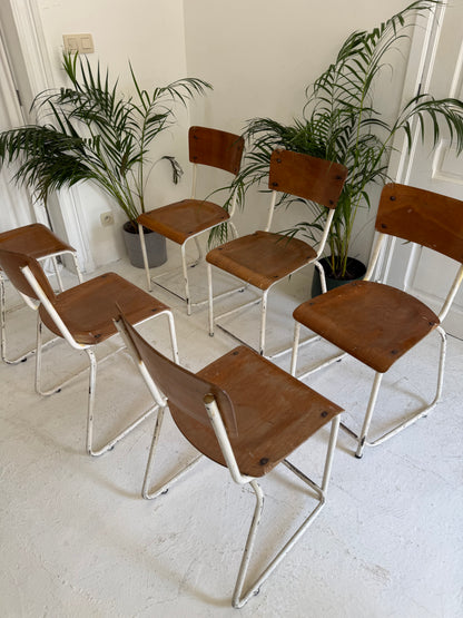 8 chaises vintage en bois