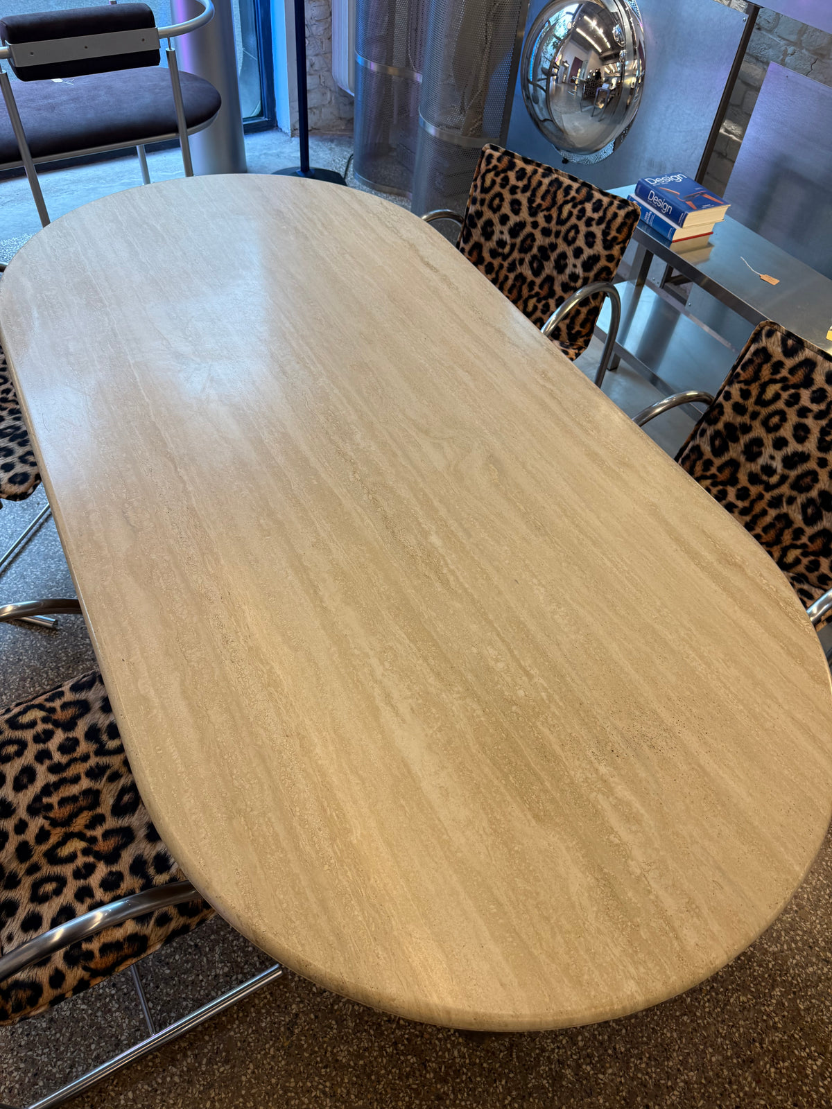 Table en travertin ovale