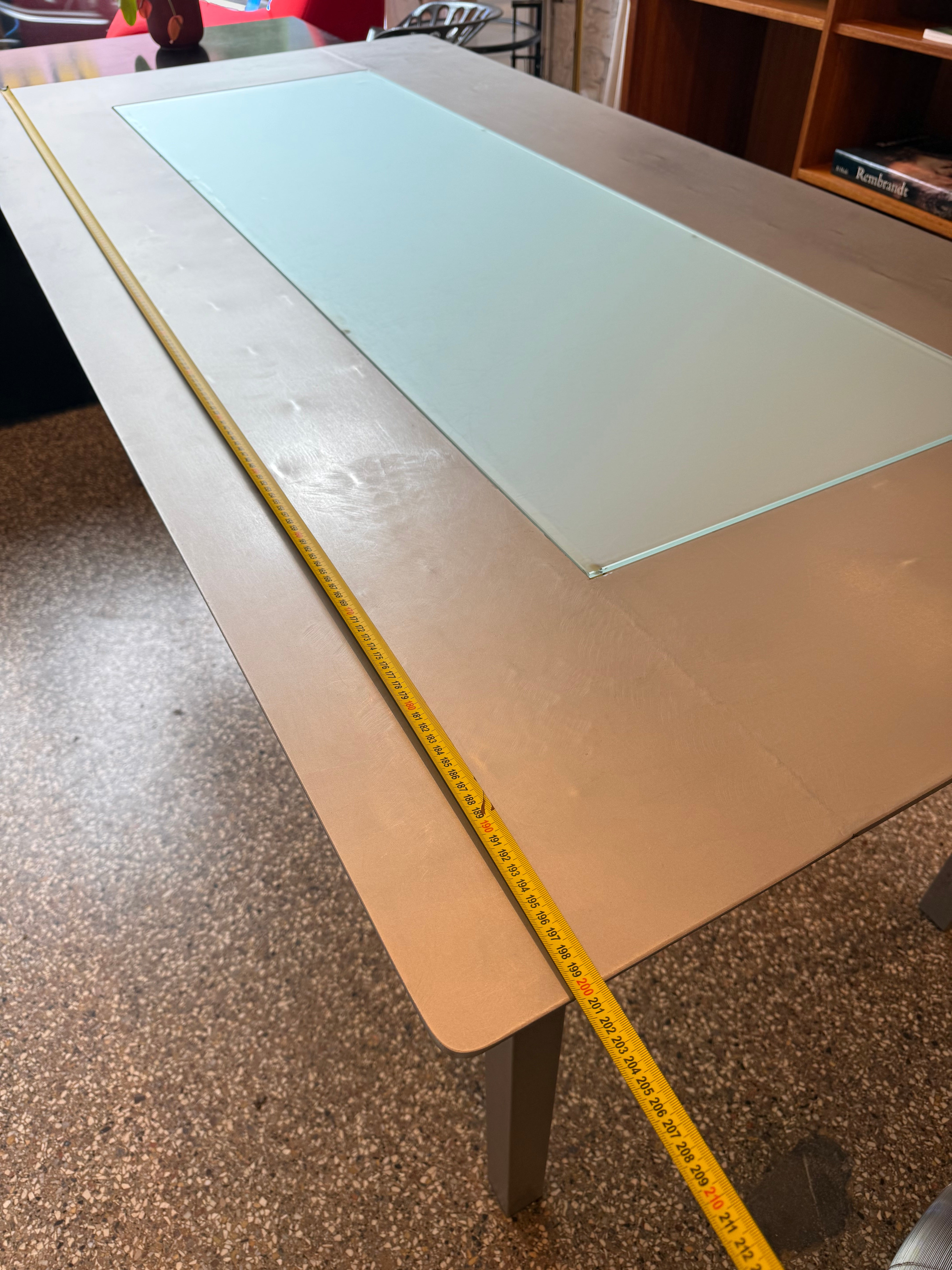 Table en inox vintage et verre fumé
