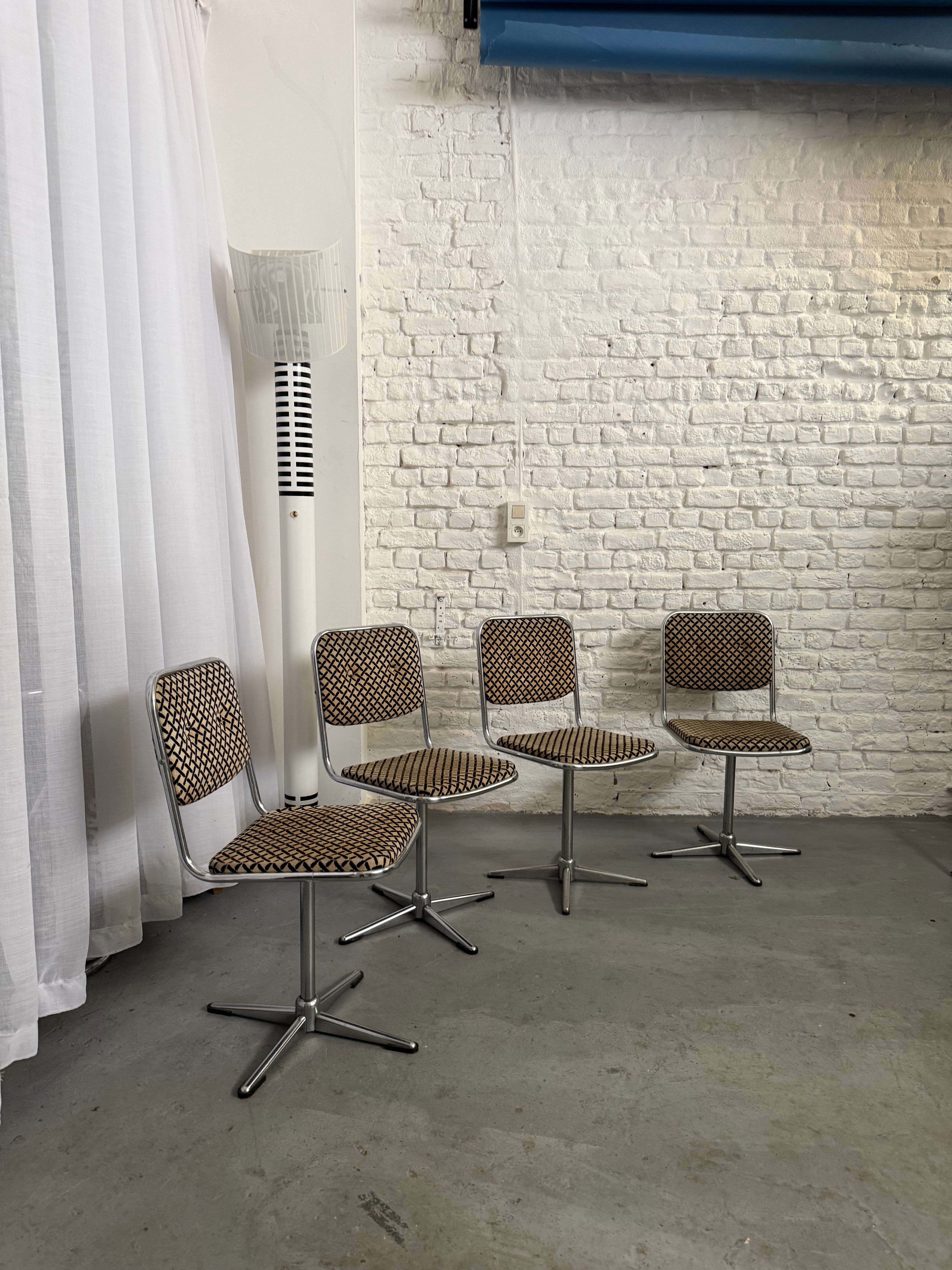 4 chaises 1970